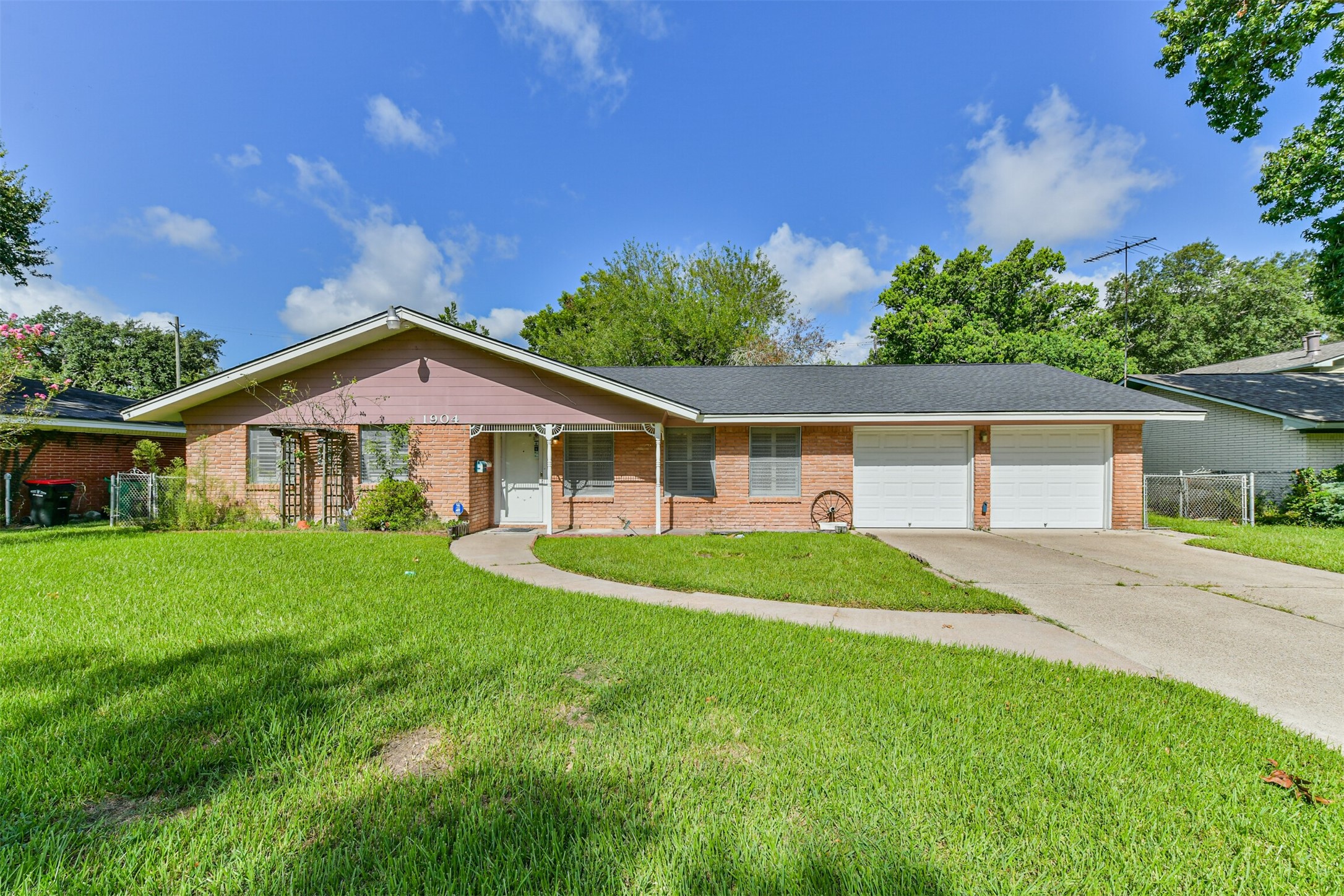 Listing photo 1