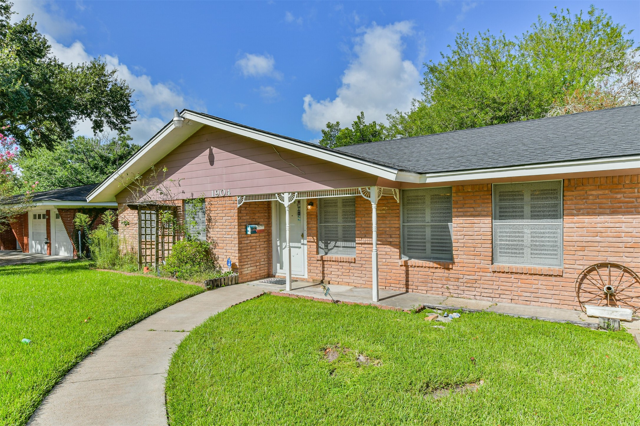Listing photo 3
