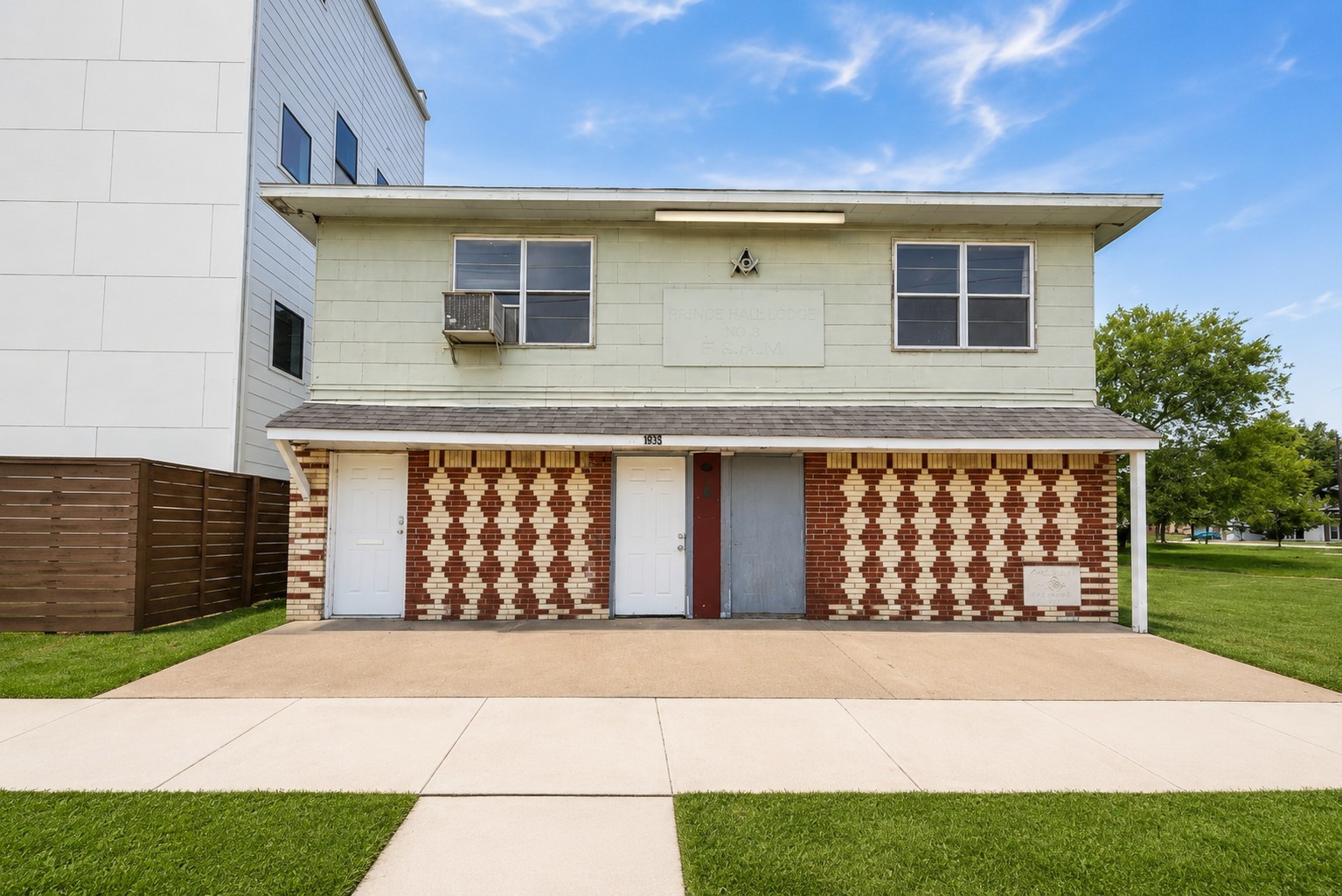 Listing photo 1