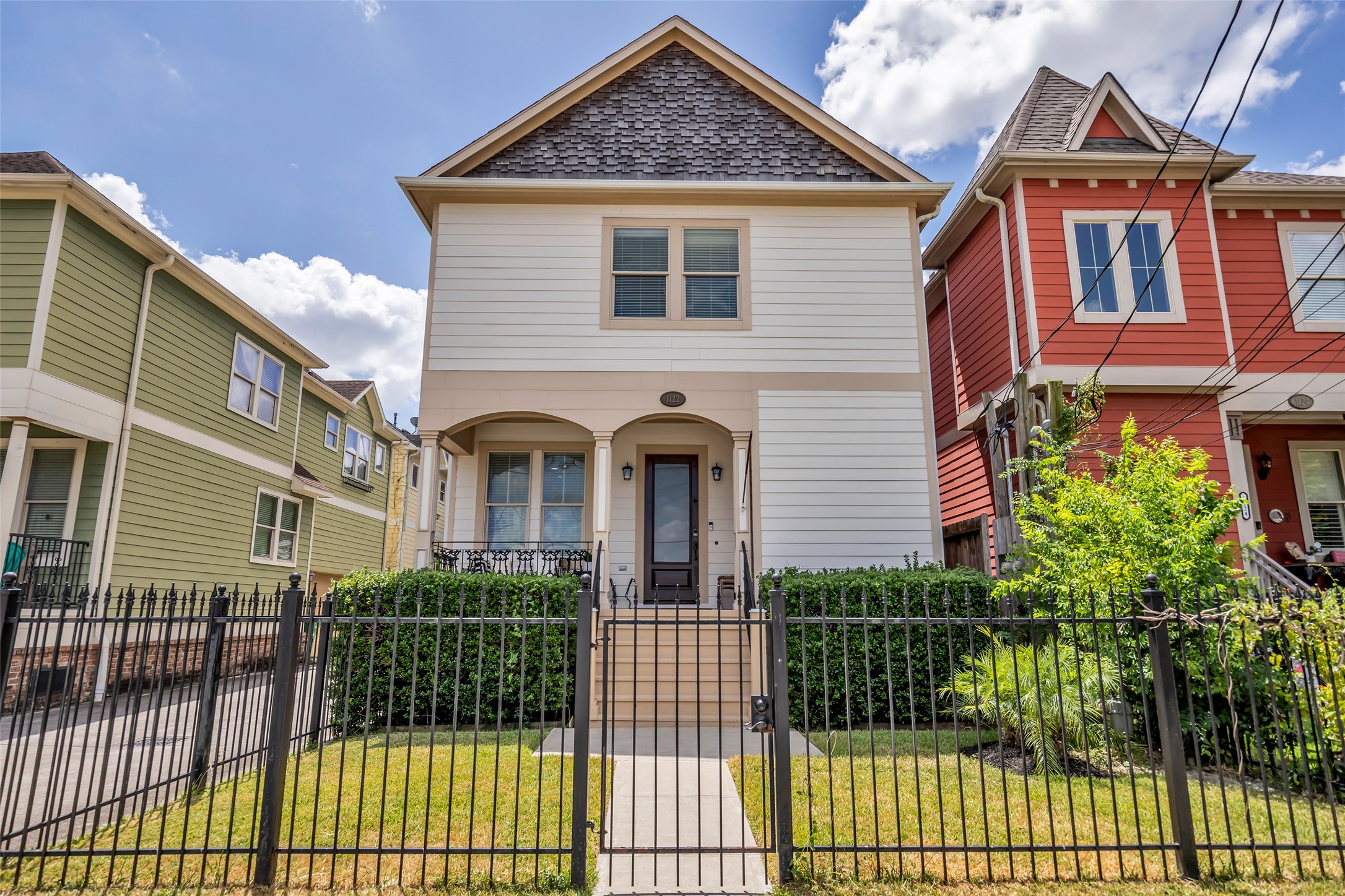 Listing photo 1