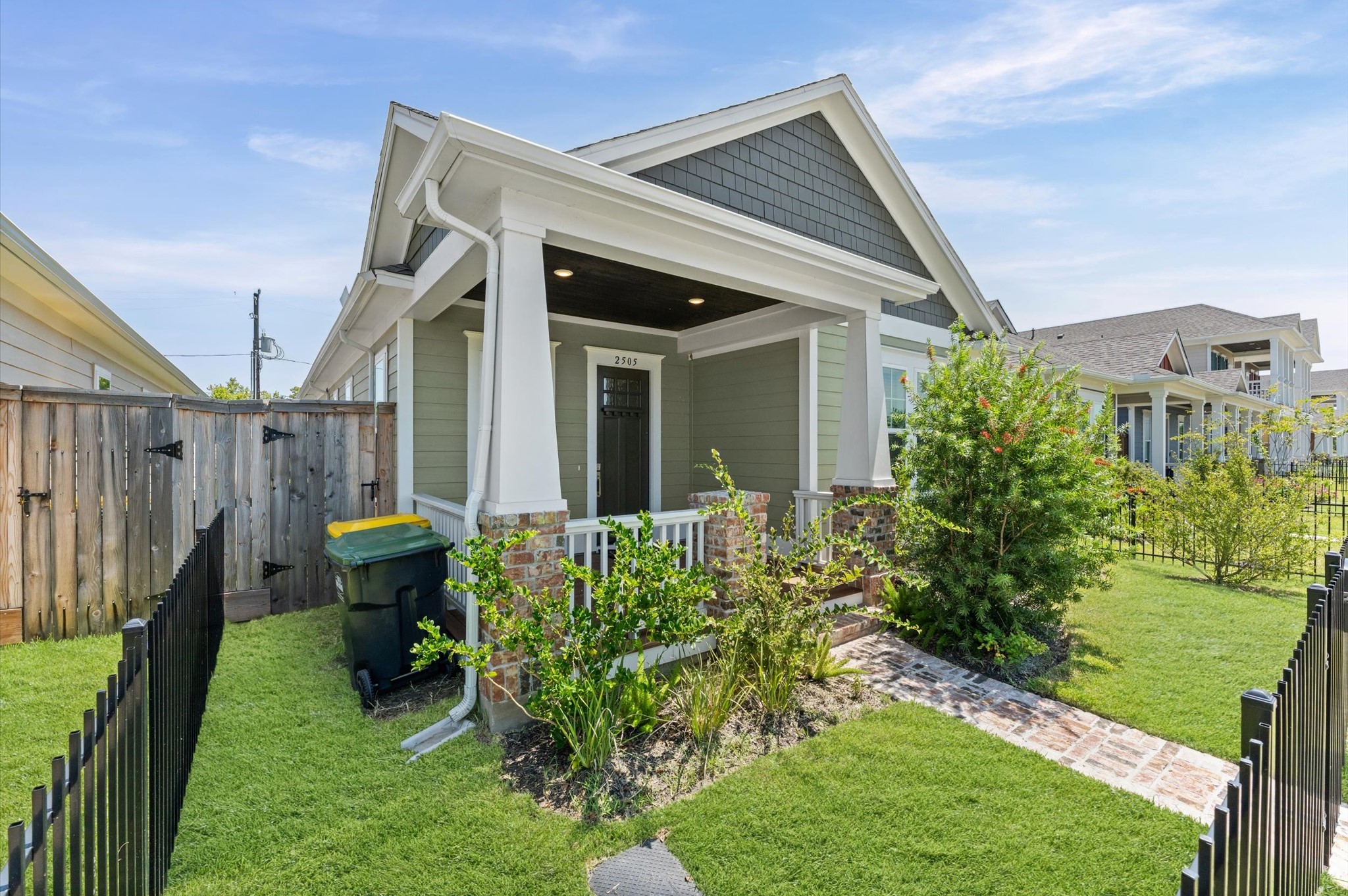 Listing photo 1