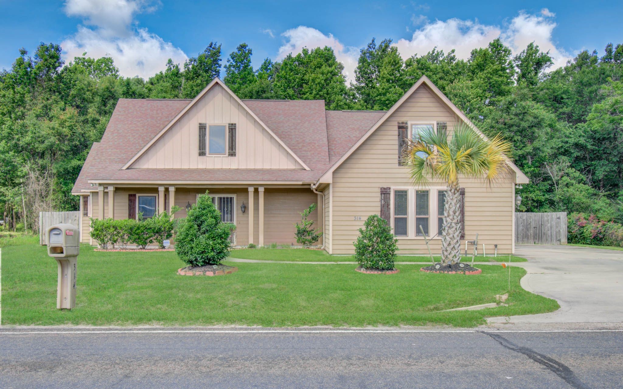 Listing photo 1