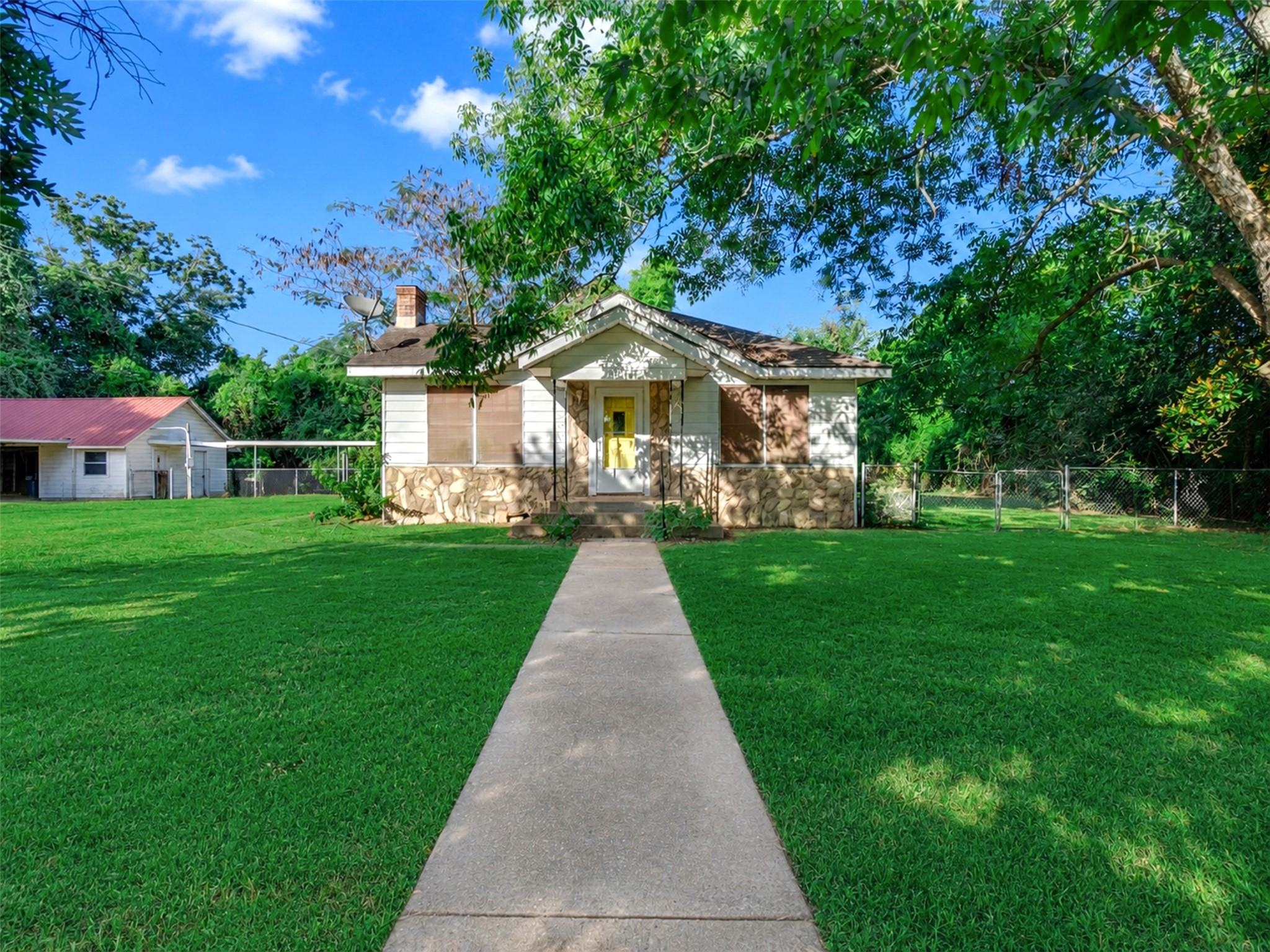 Listing photo 2