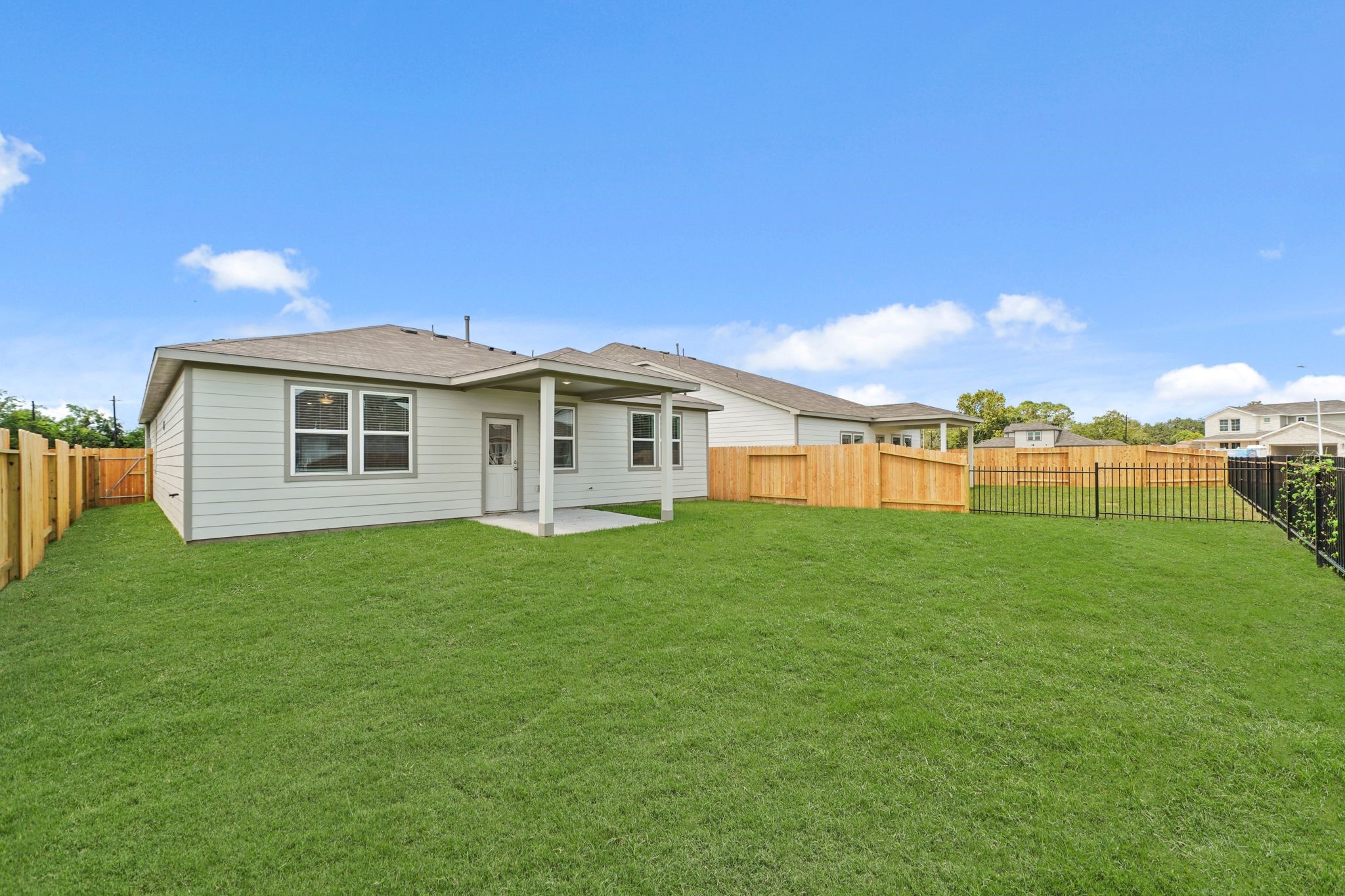 Listing photo 3