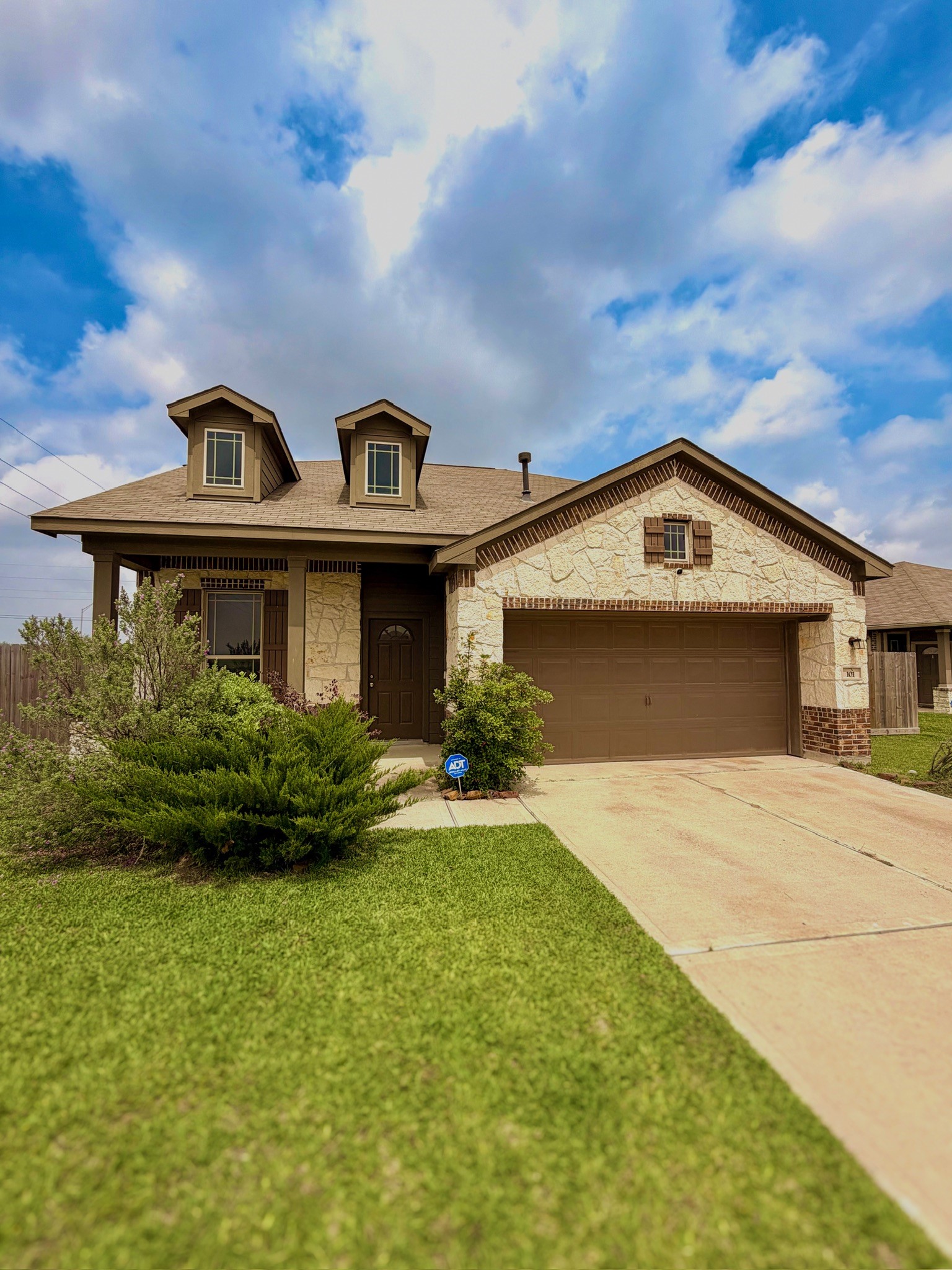 Listing photo 1