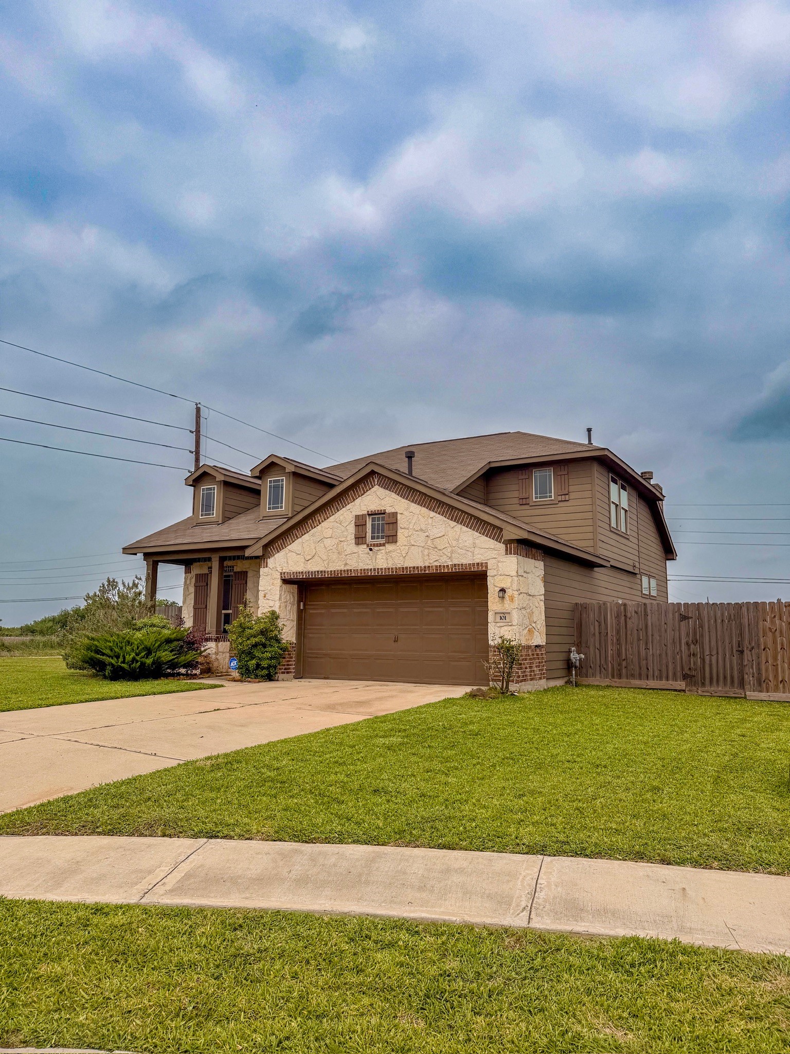 Listing photo 1