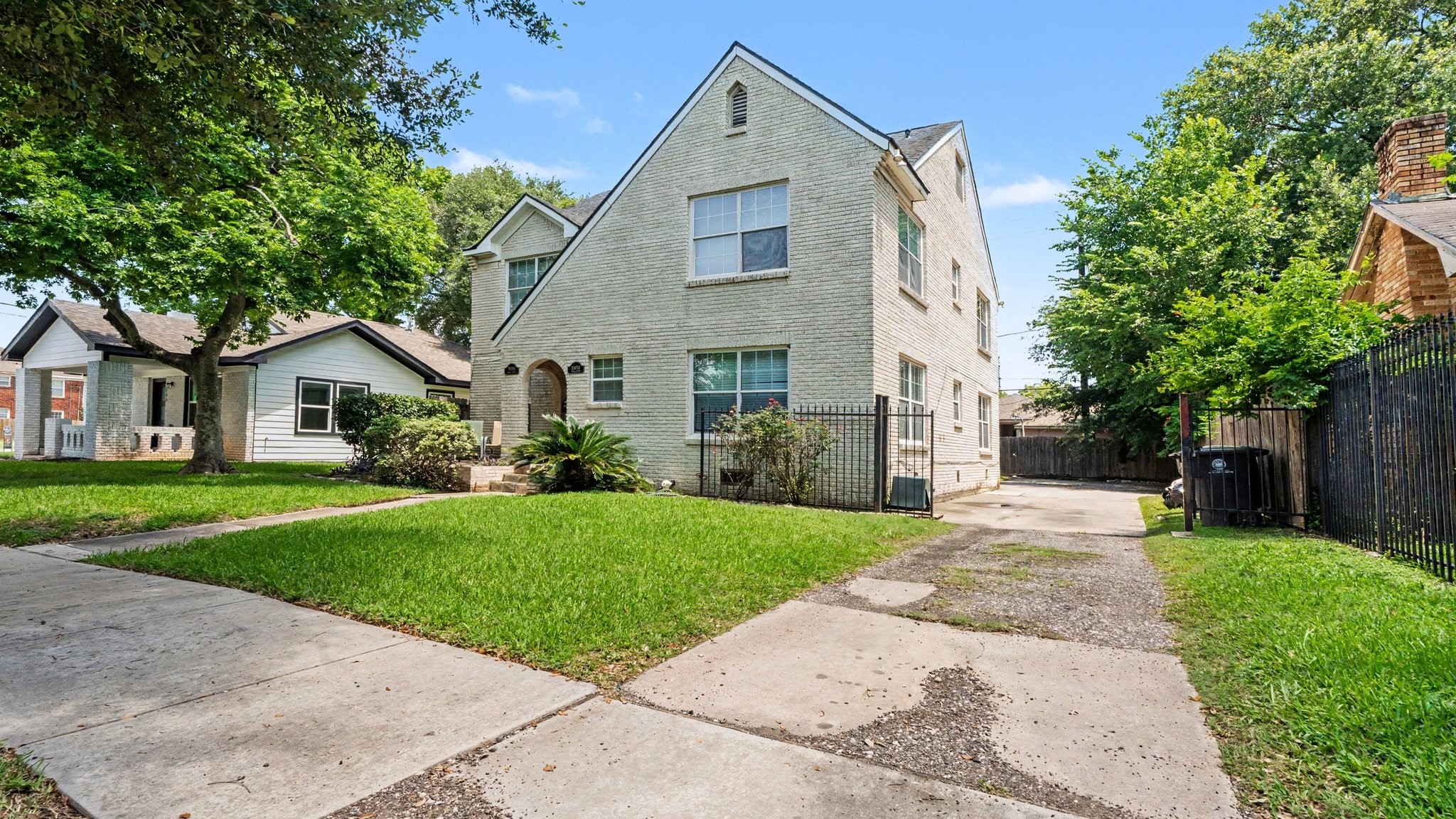 Listing photo 1