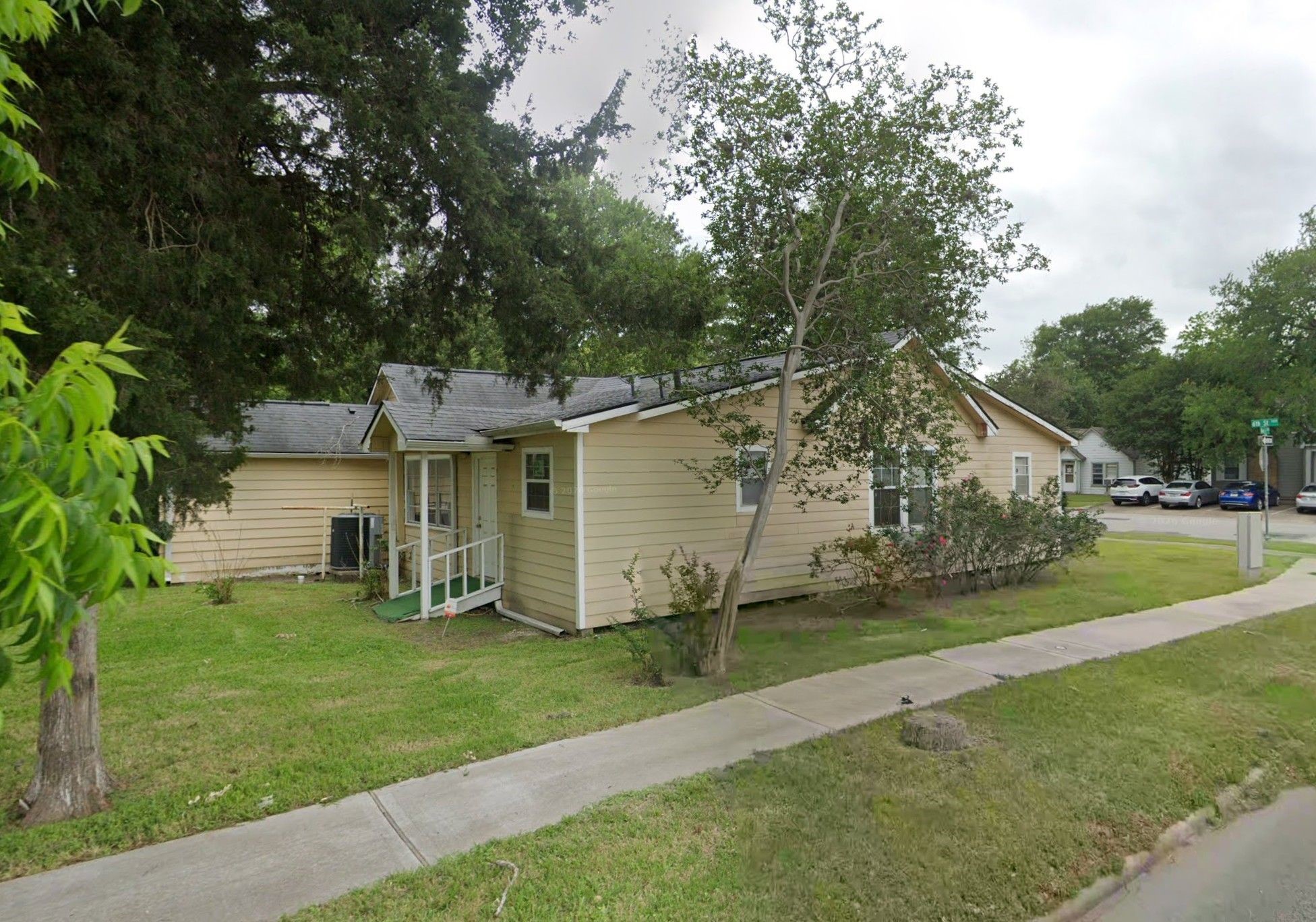Listing photo 3