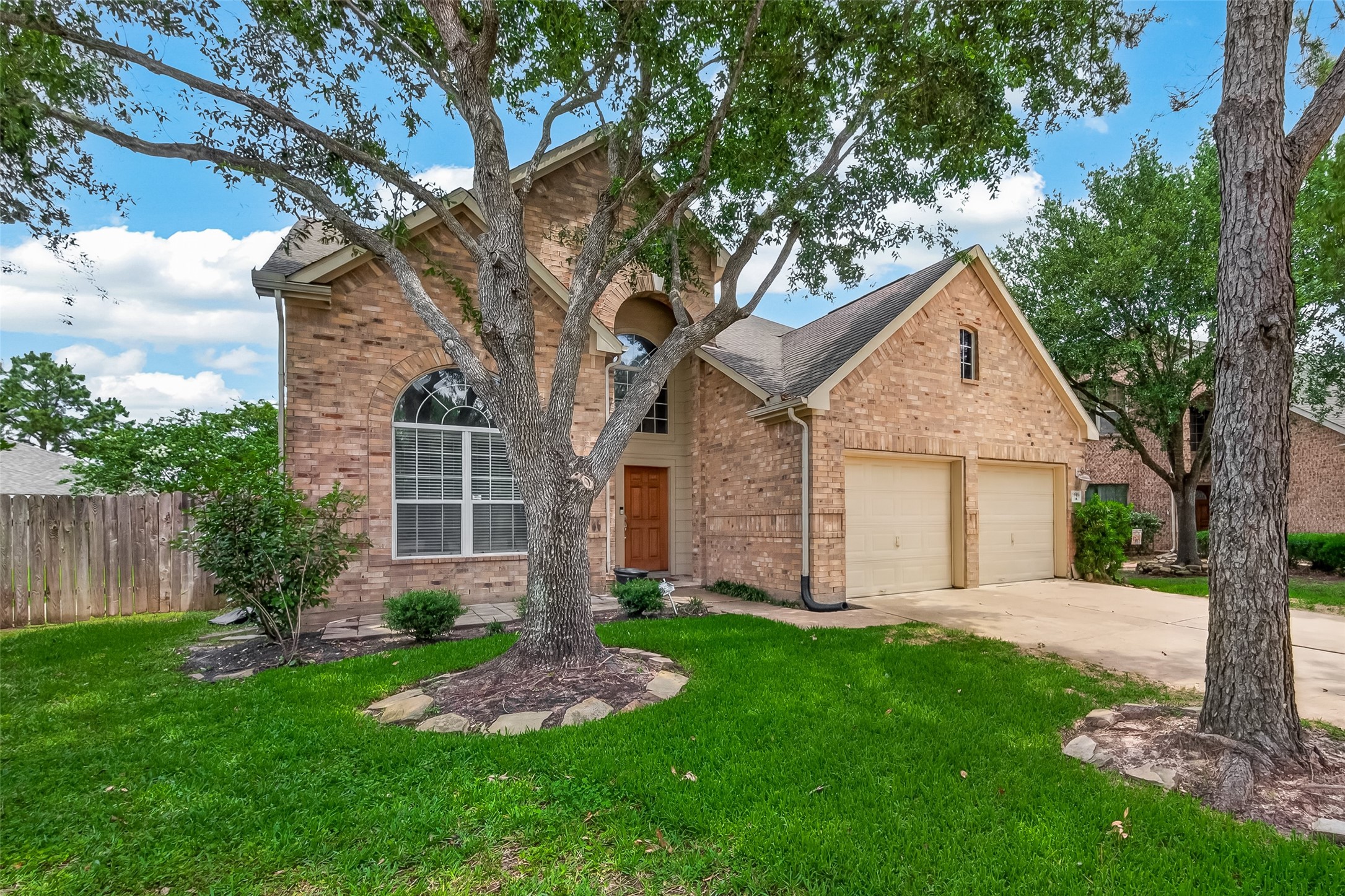 Listing photo 1