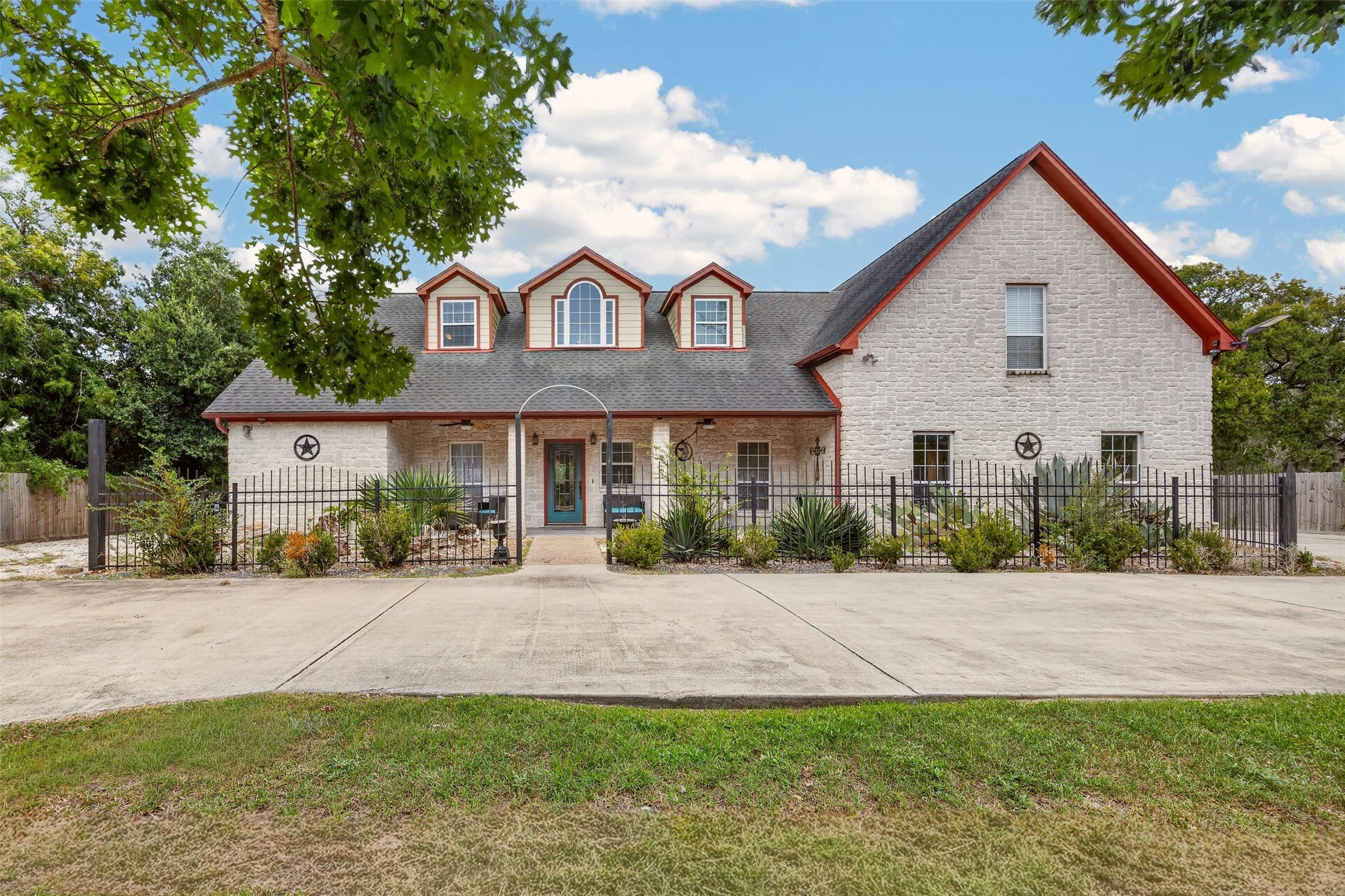Listing photo 1