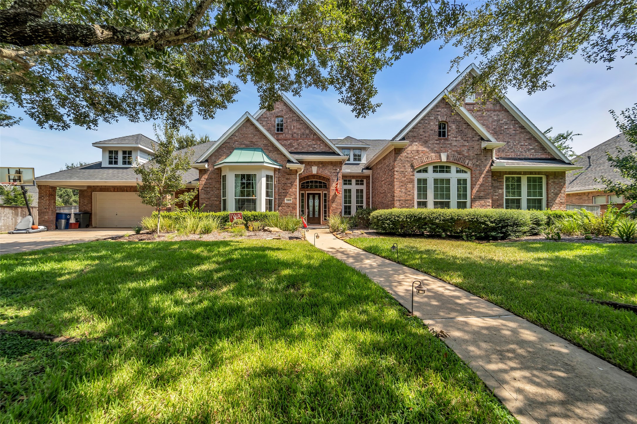 Listing photo 1