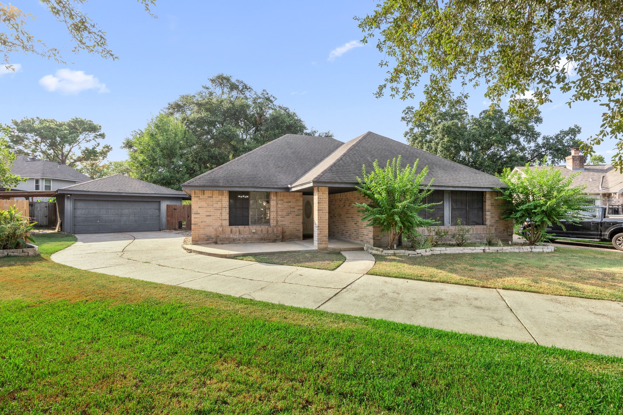Listing photo 2