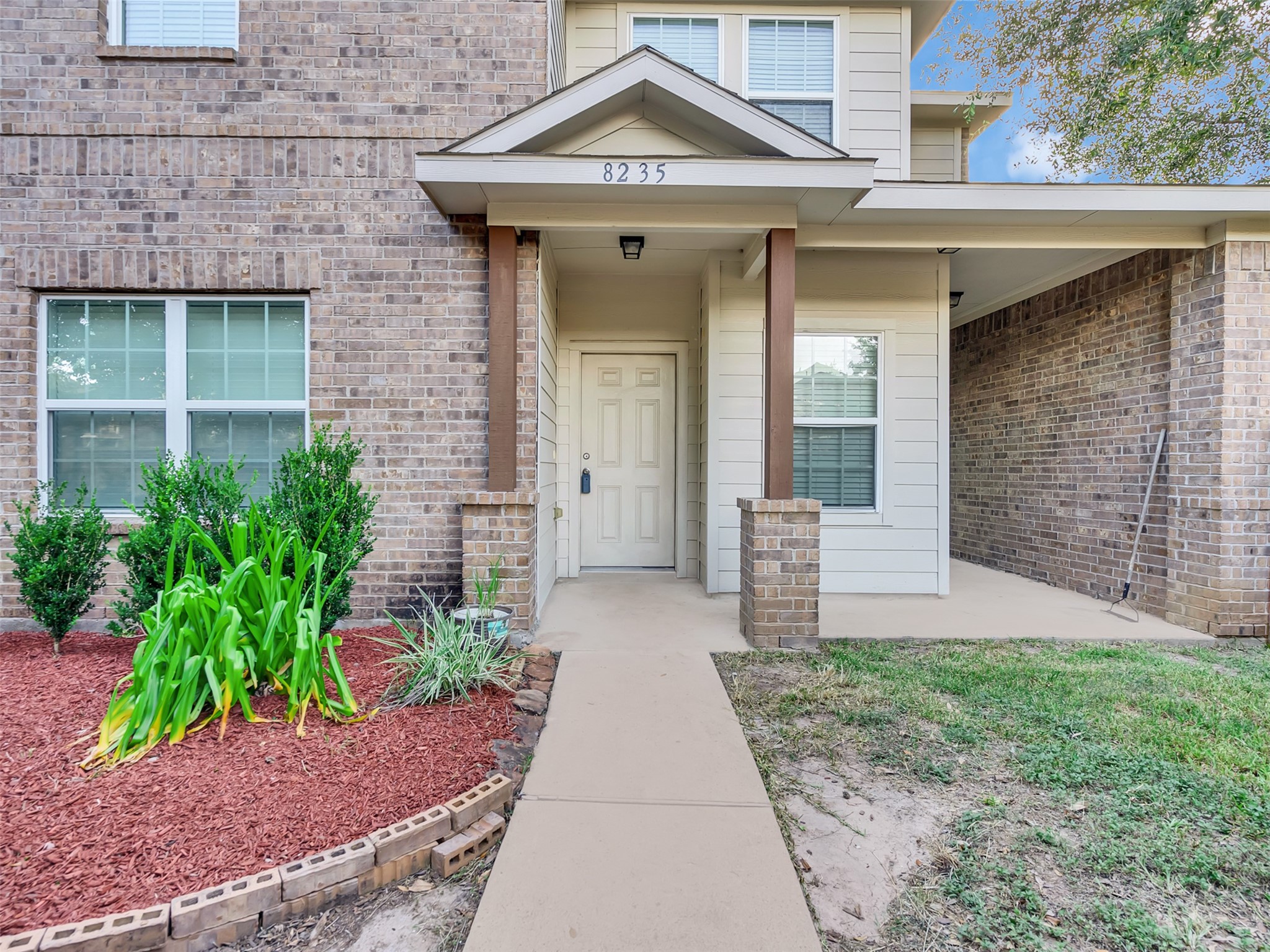 Listing photo 1