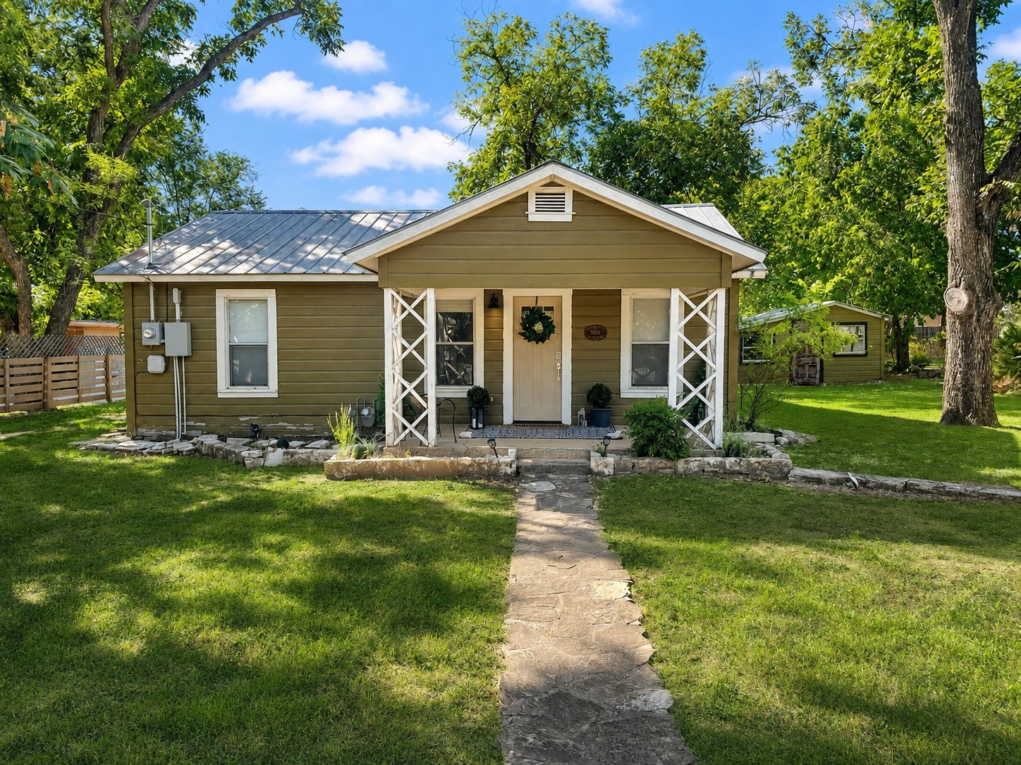Listing photo 1