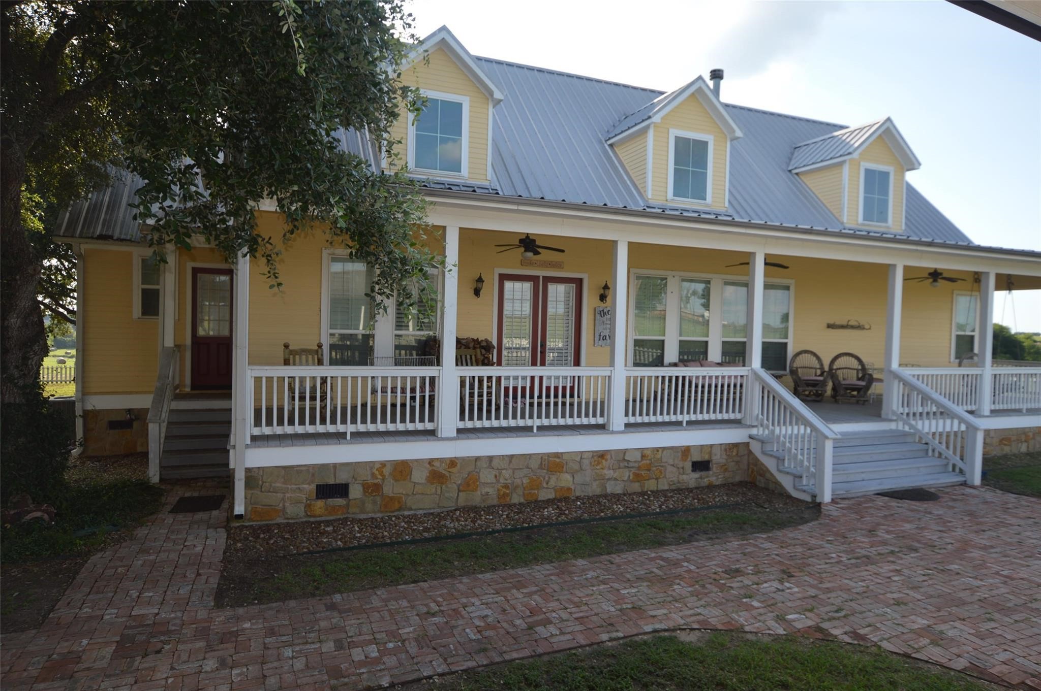 Listing photo 3
