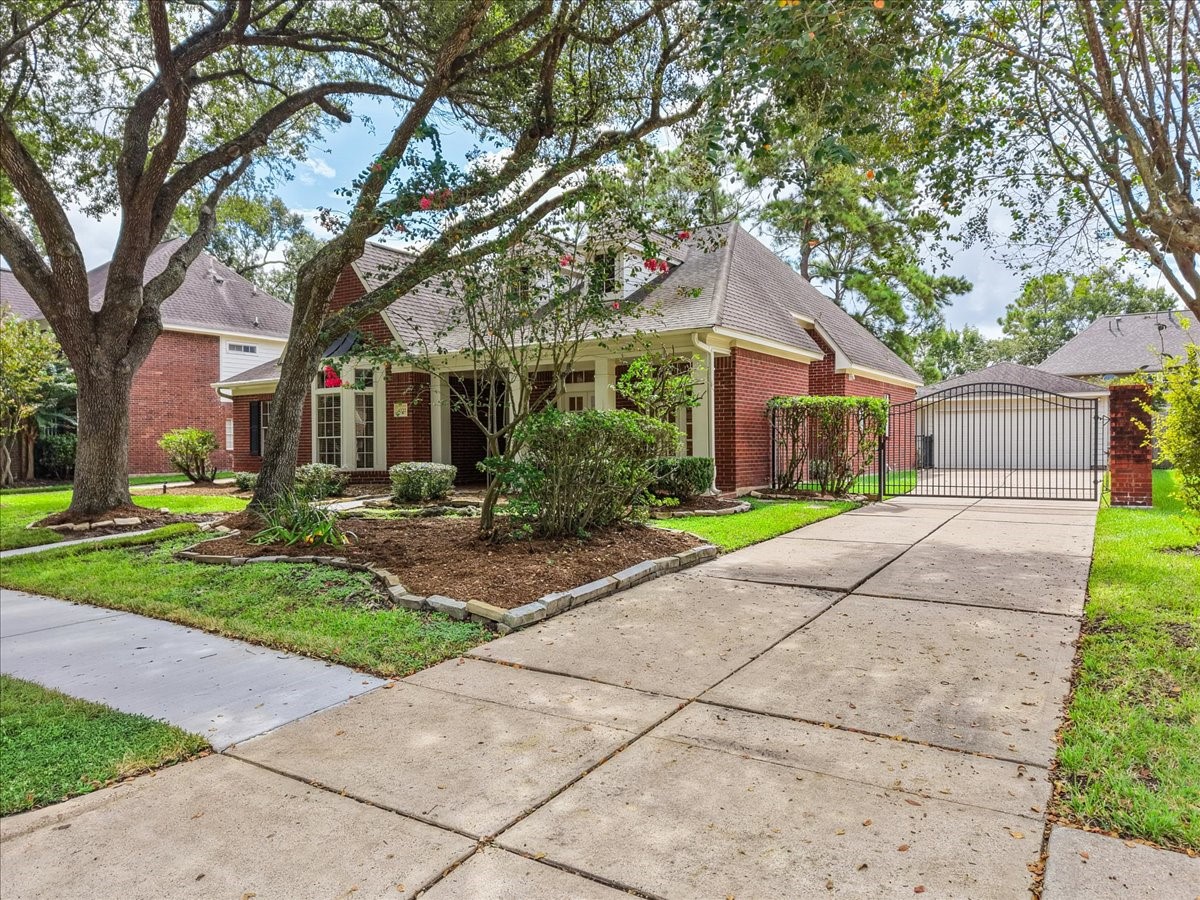 Listing photo 1