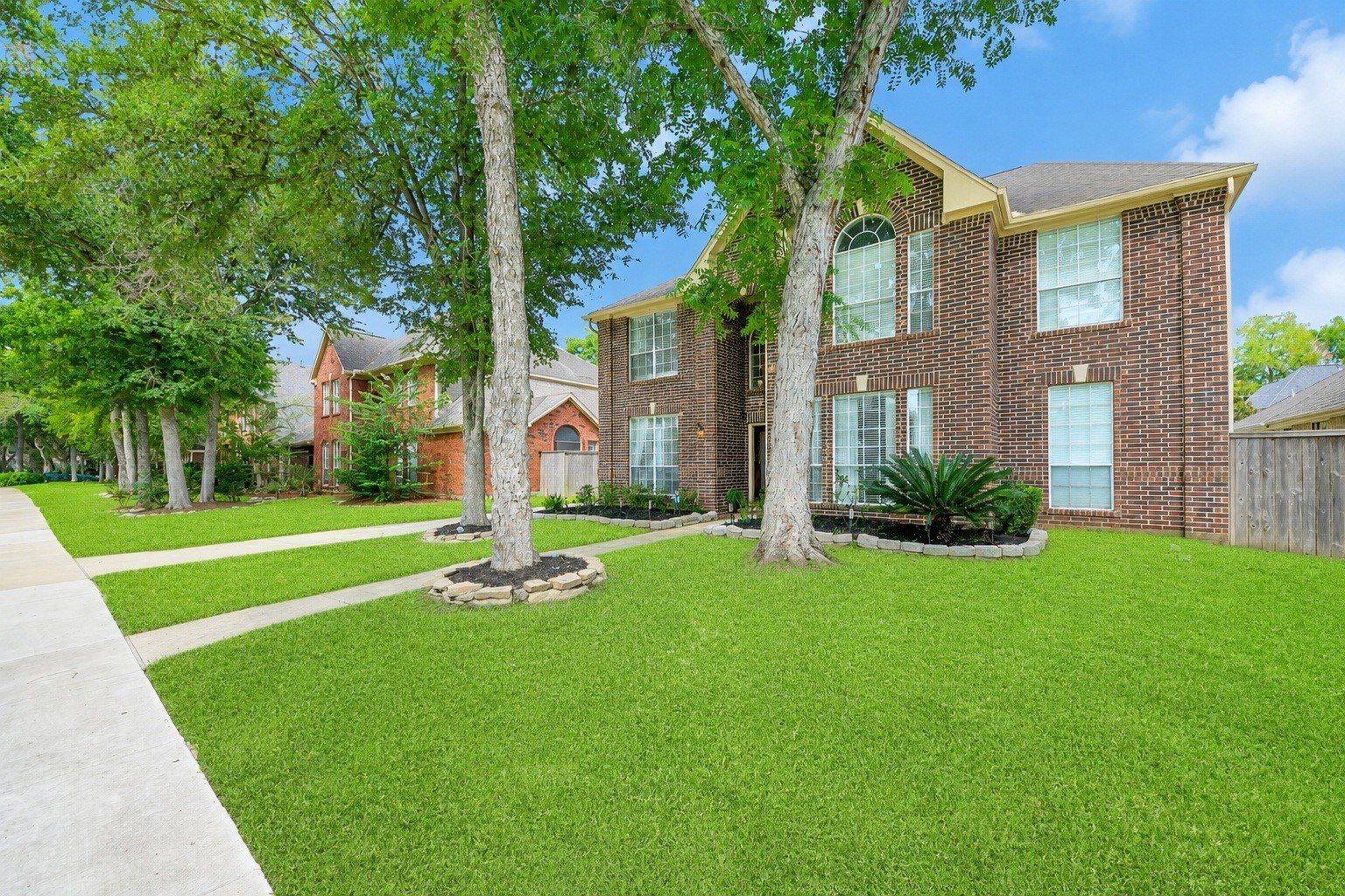Listing photo 2