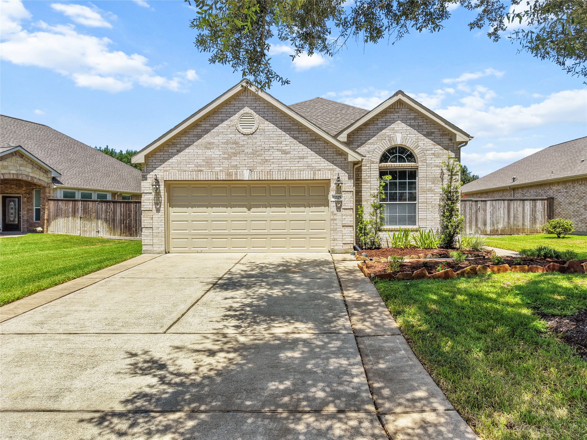 Listing photo 1
