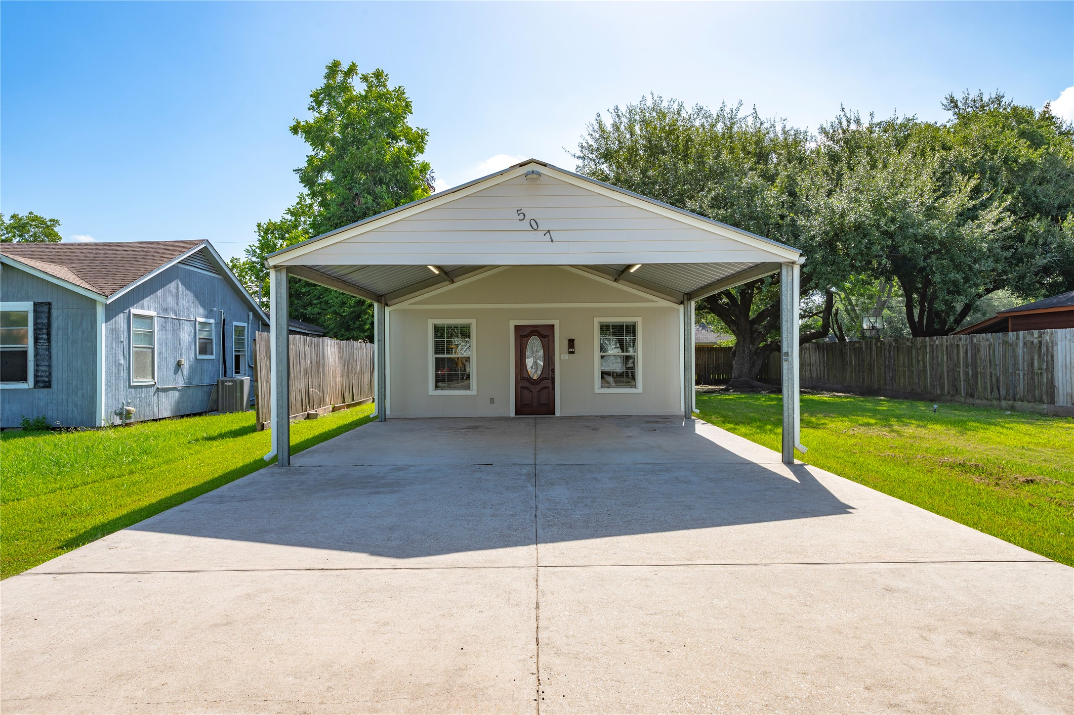 Listing photo 1