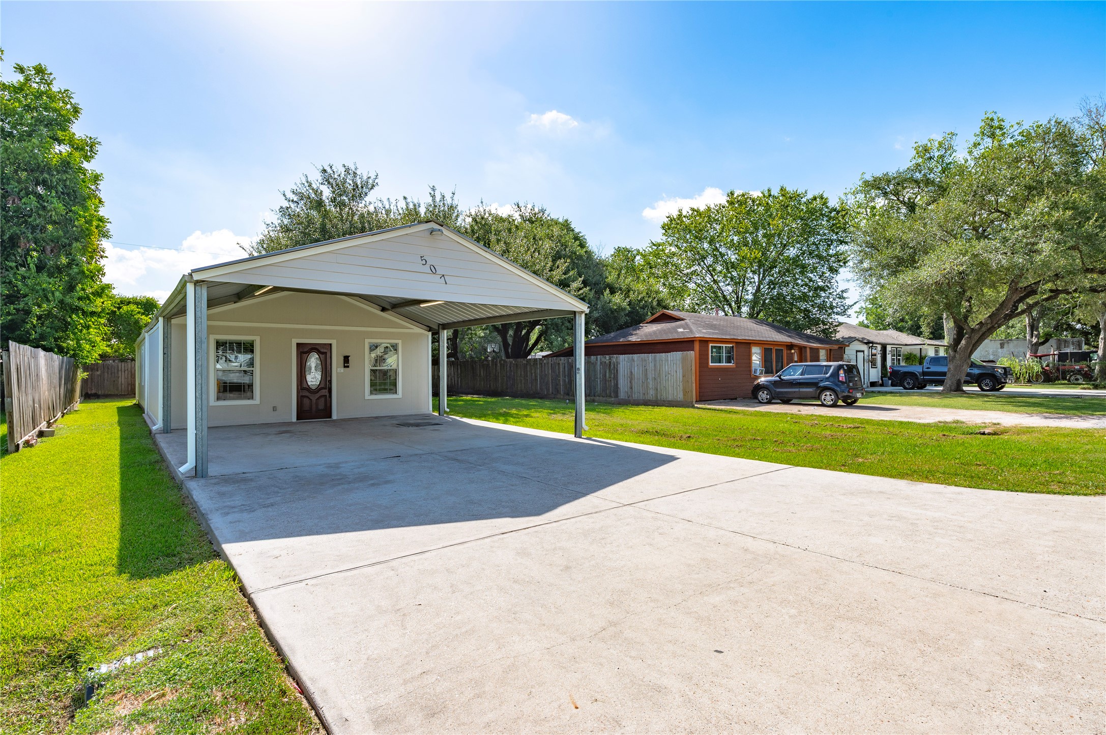 Listing photo 1