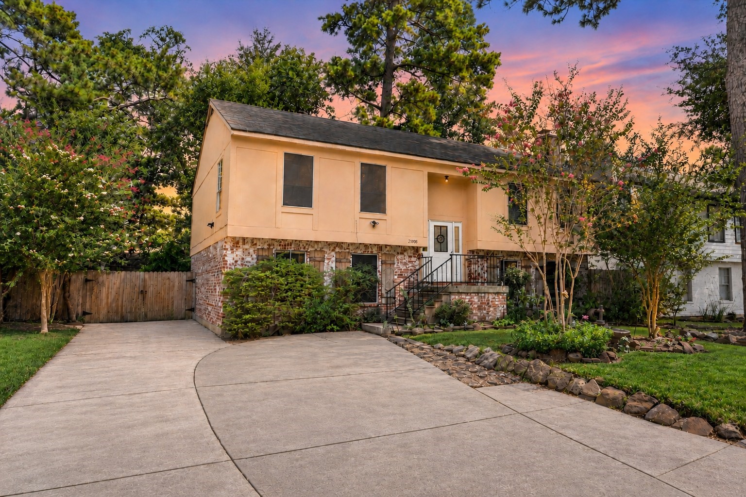 Listing photo 1