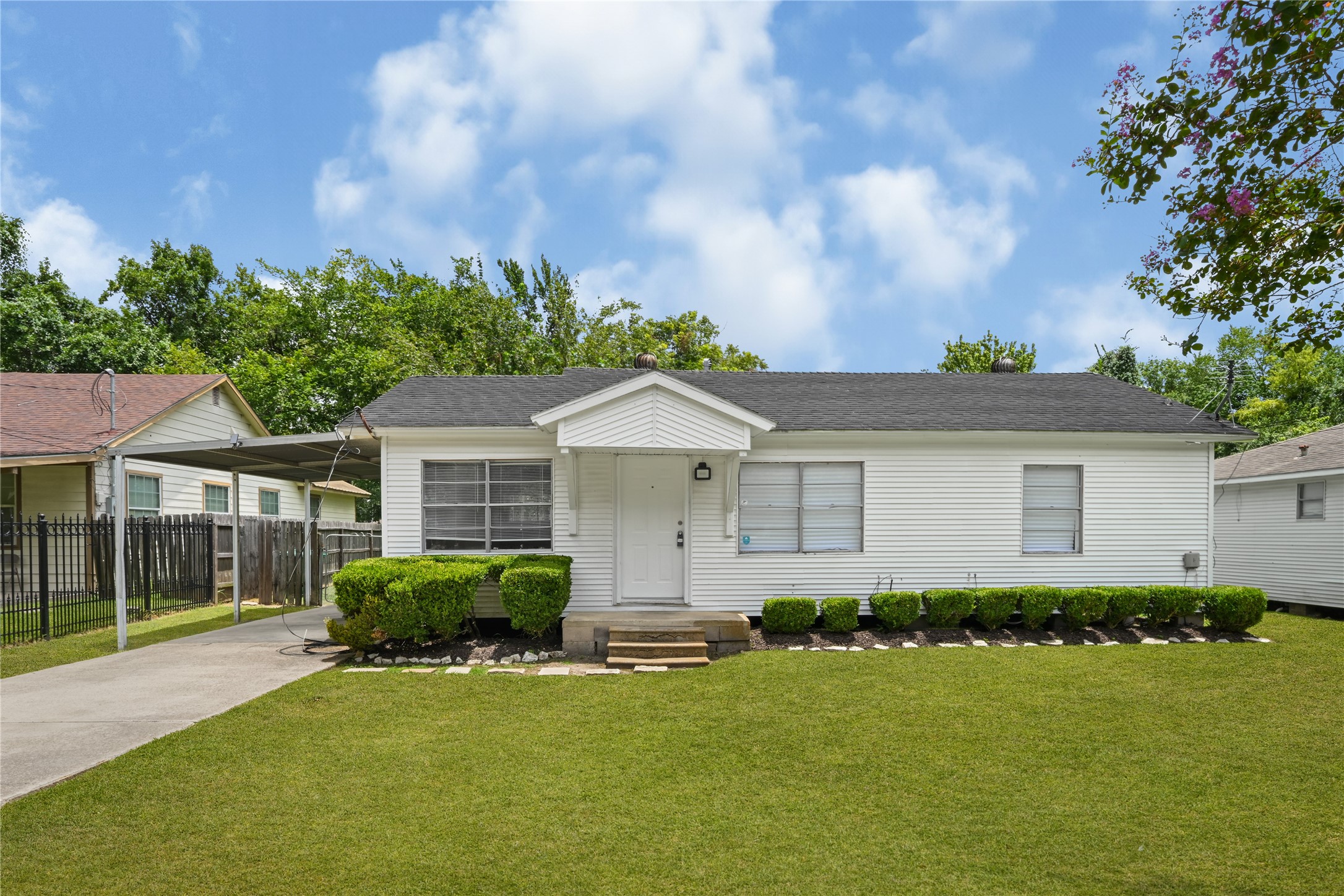 Listing photo 1