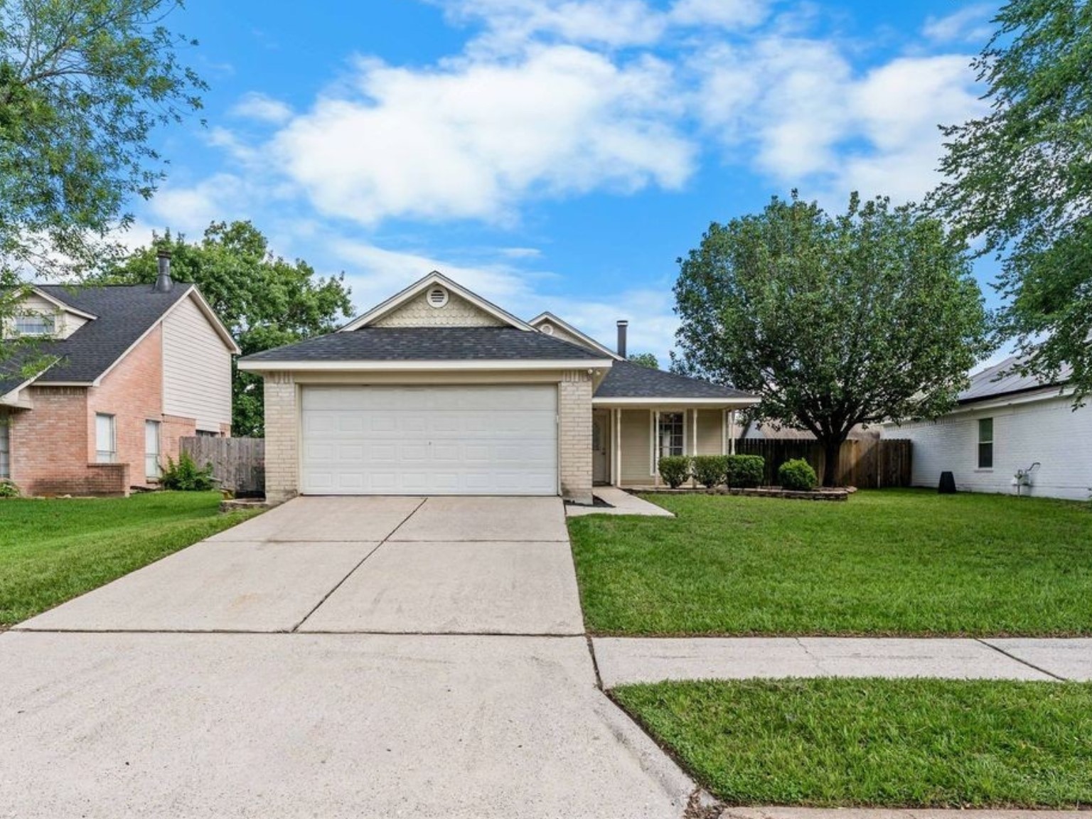 Listing photo 2