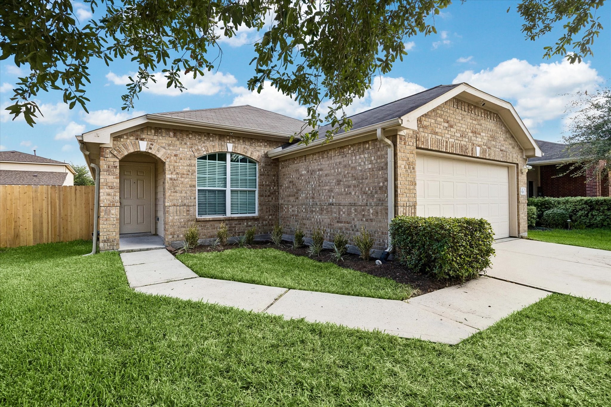 Listing photo 1