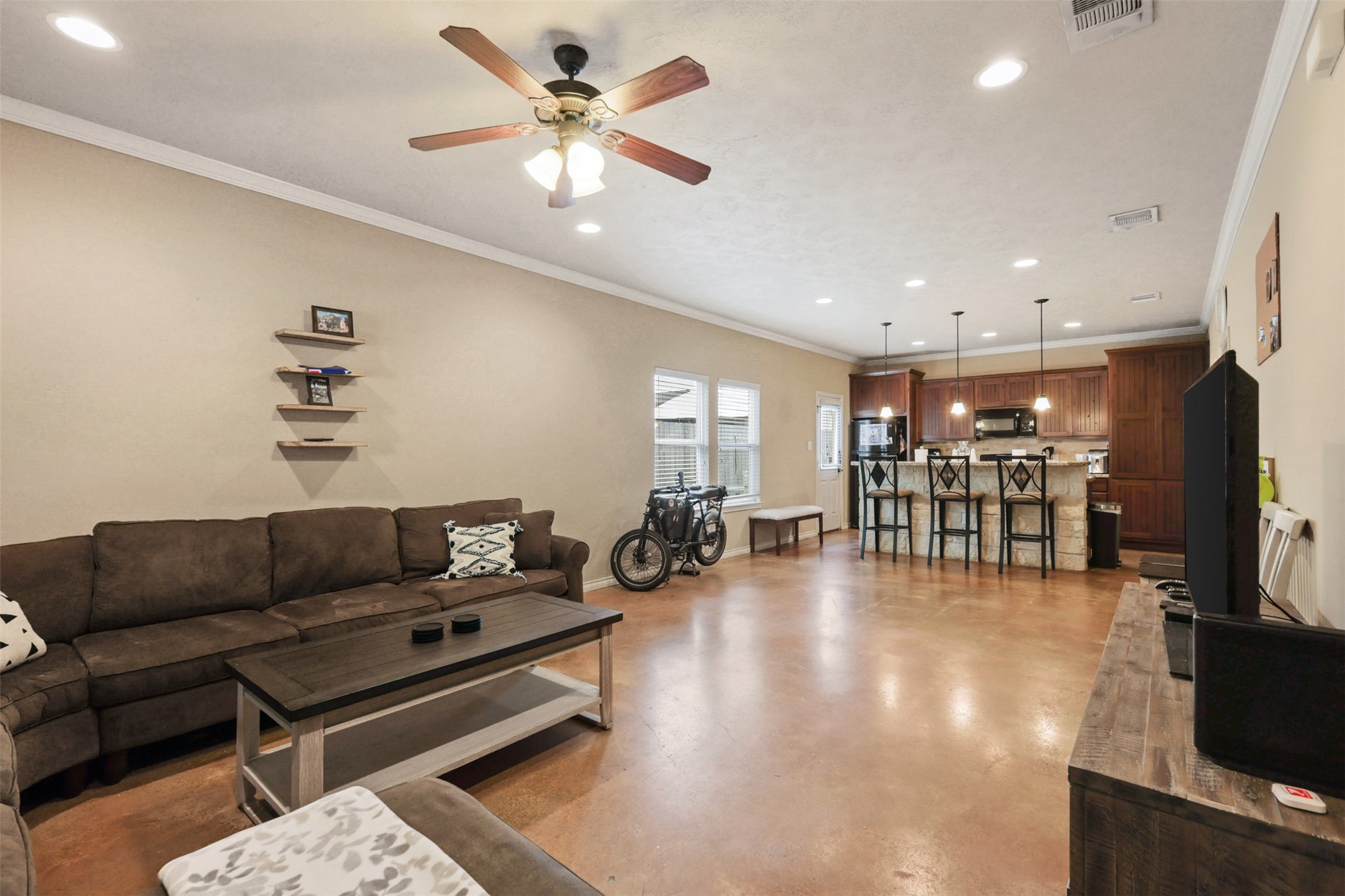 Listing photo 1