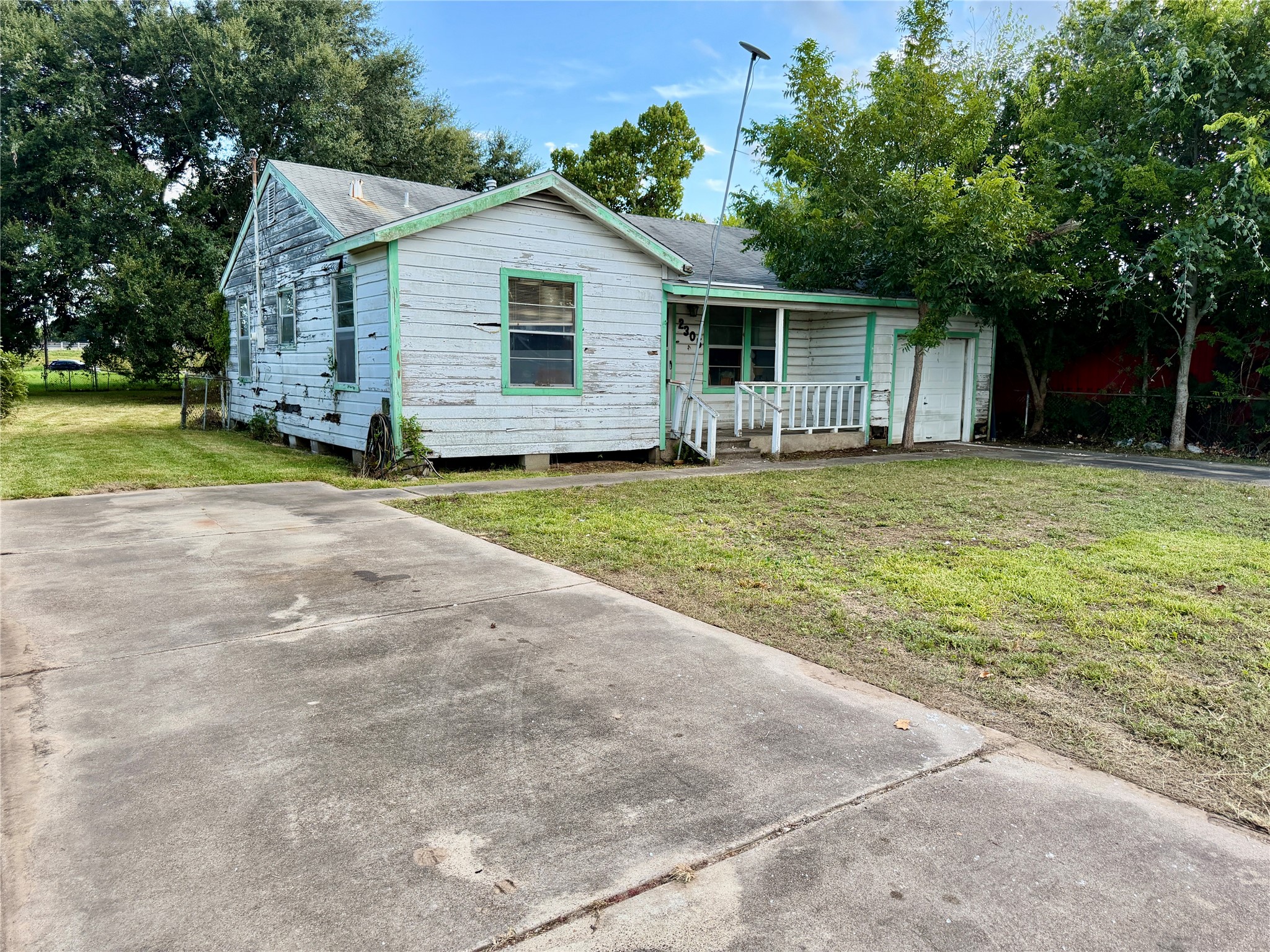 Listing photo 2