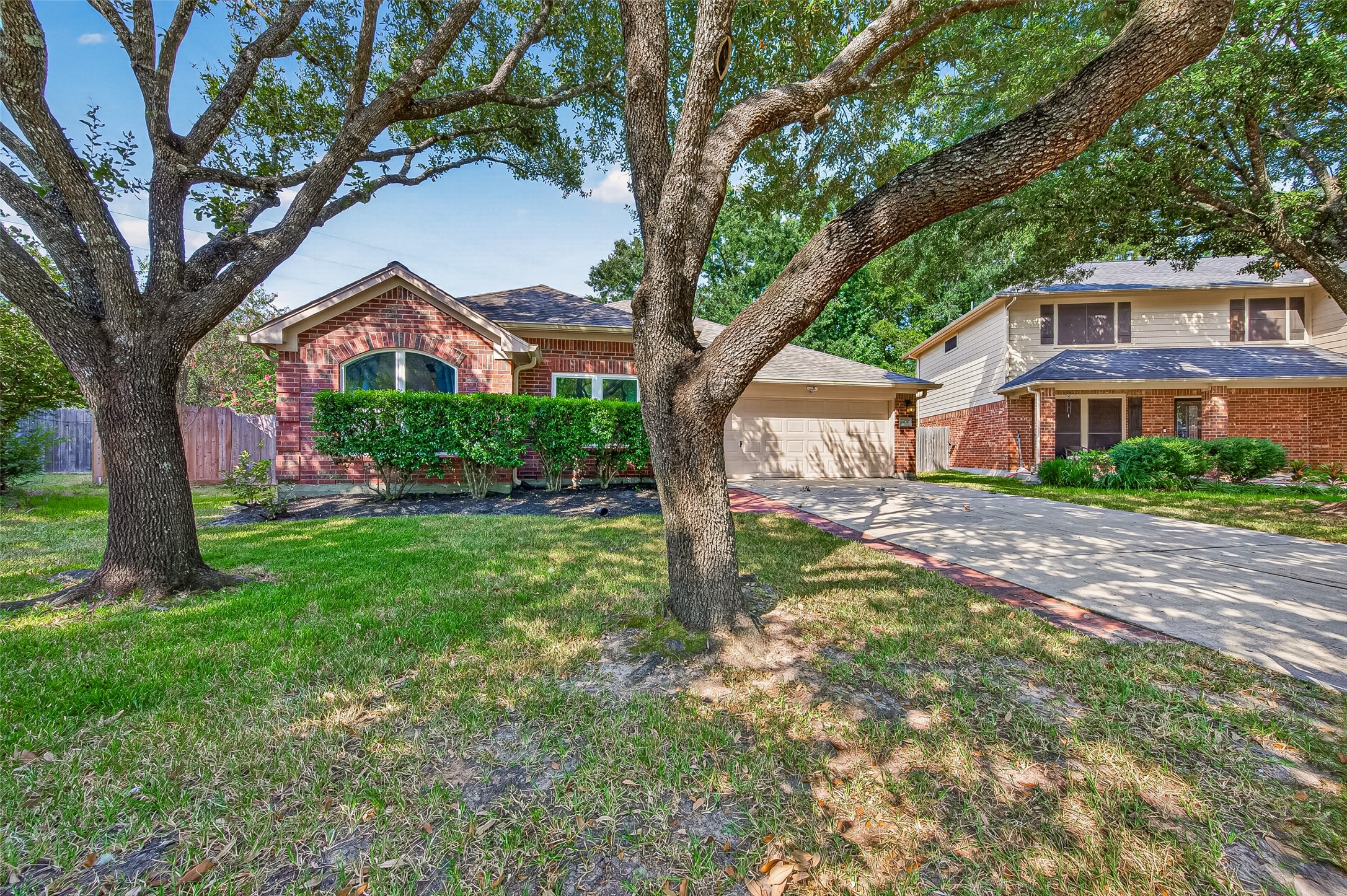 Listing photo 2