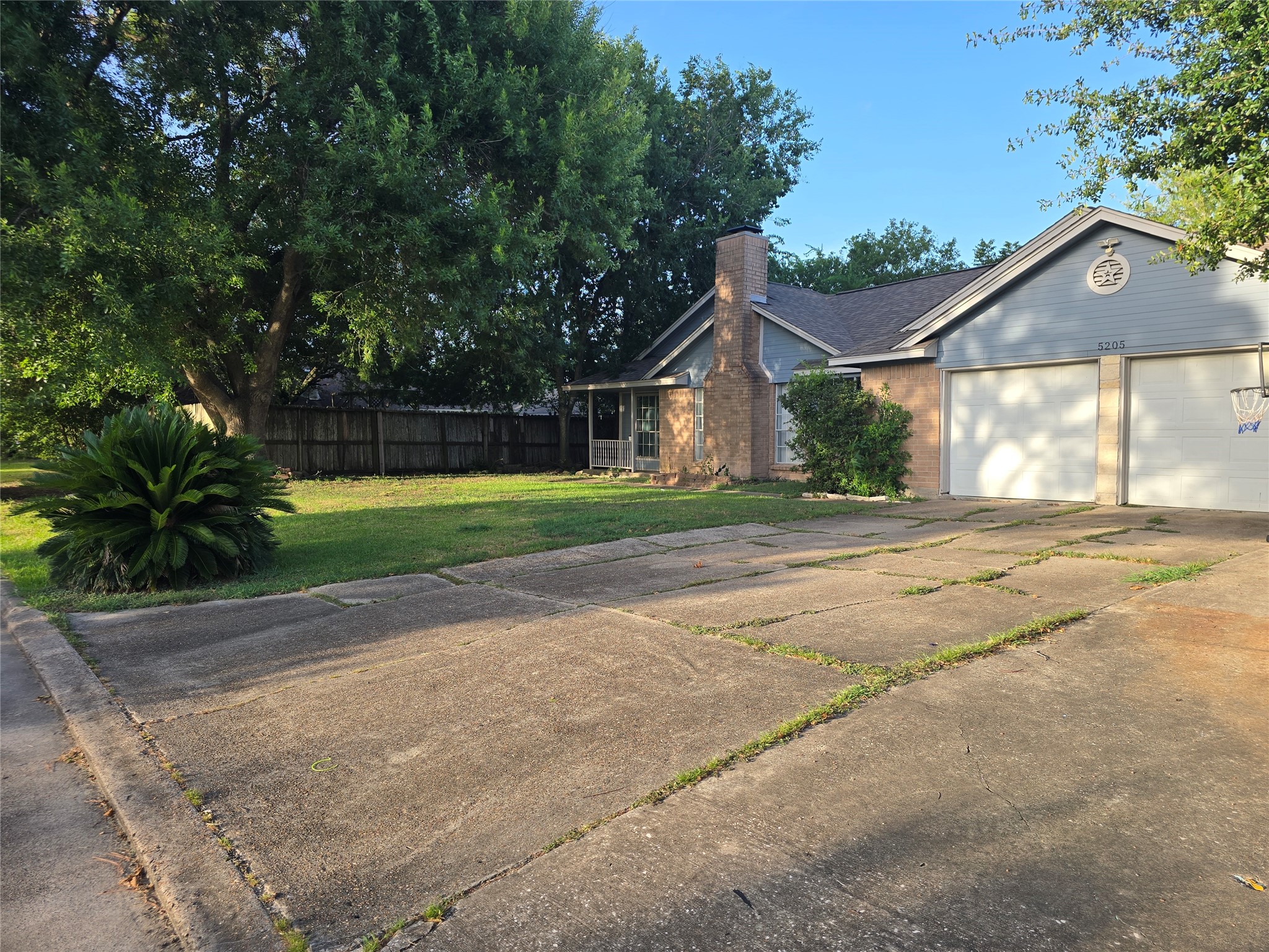 Listing photo 2