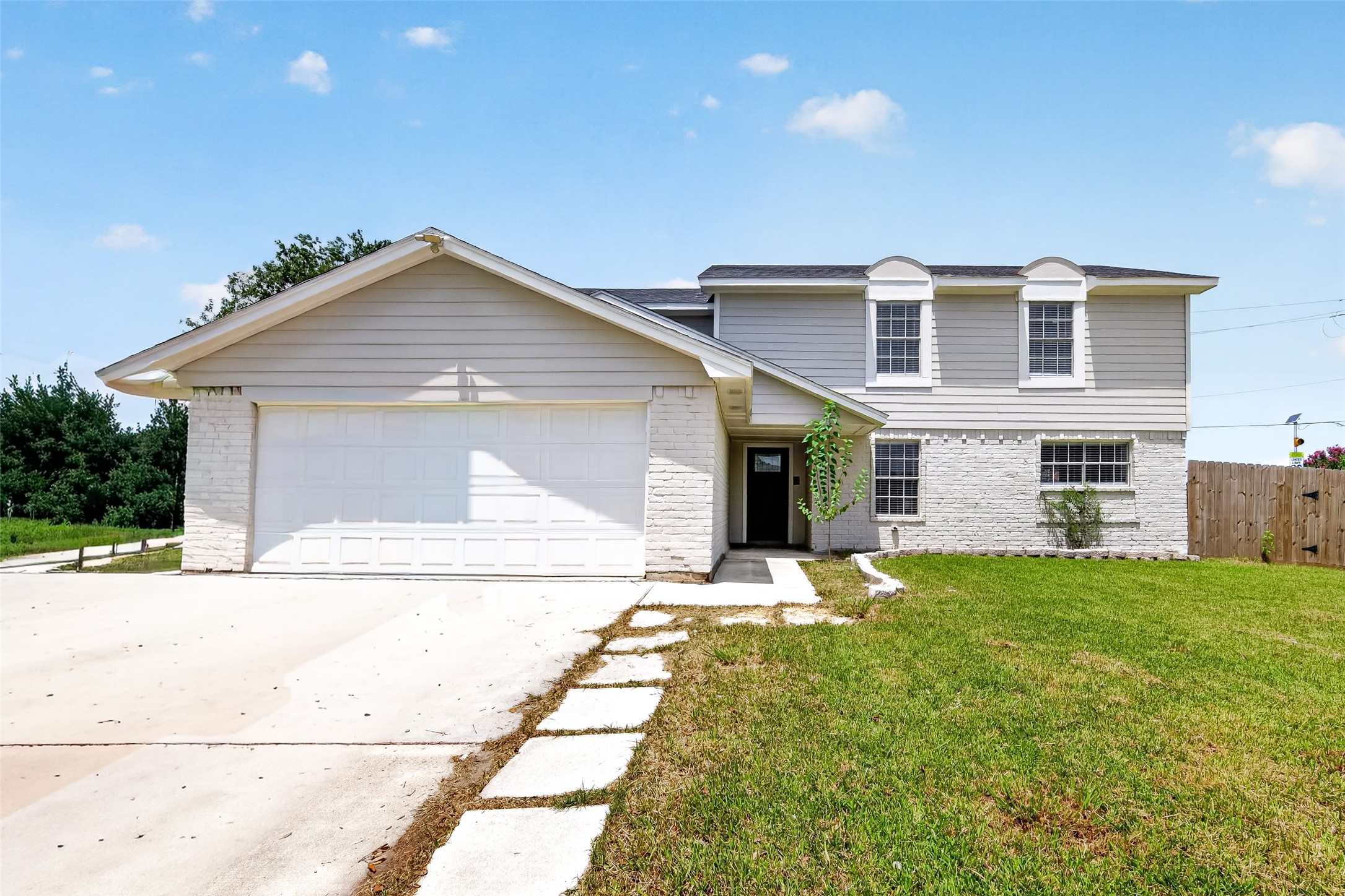 Listing photo 1