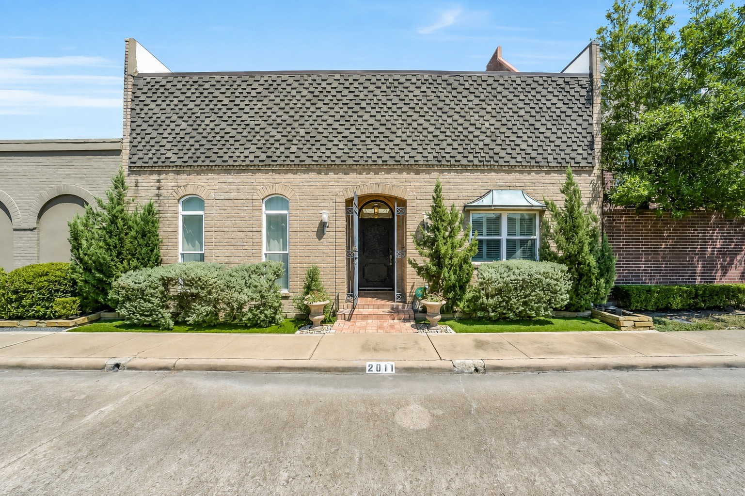 Listing photo 2