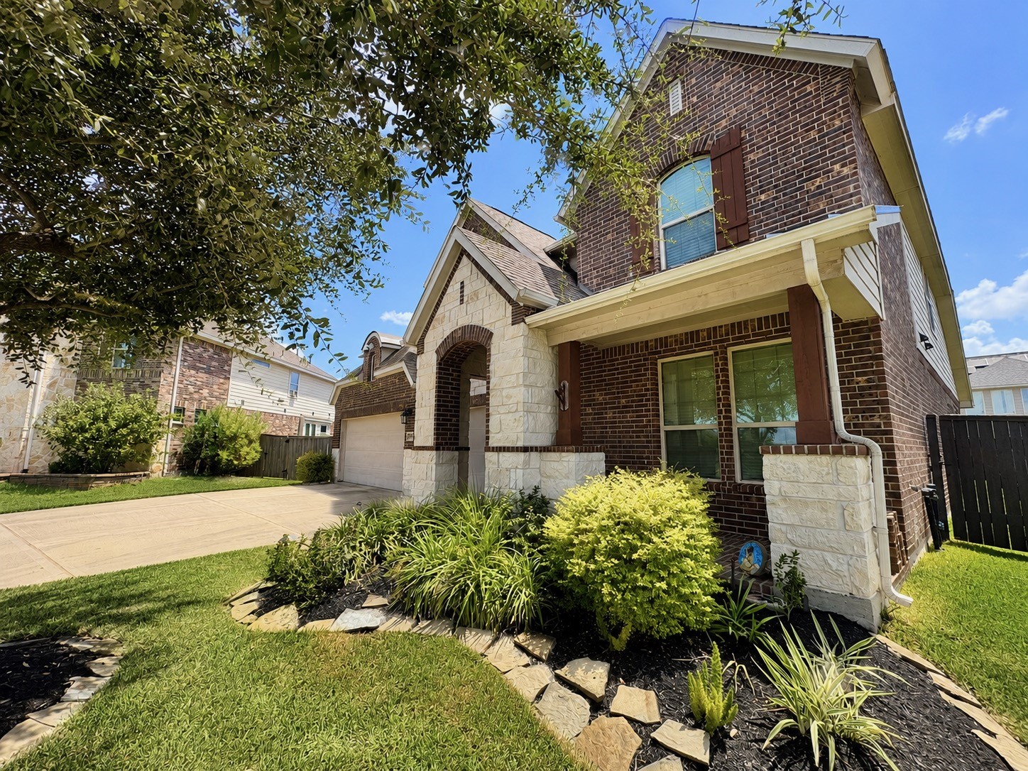 Listing photo 2