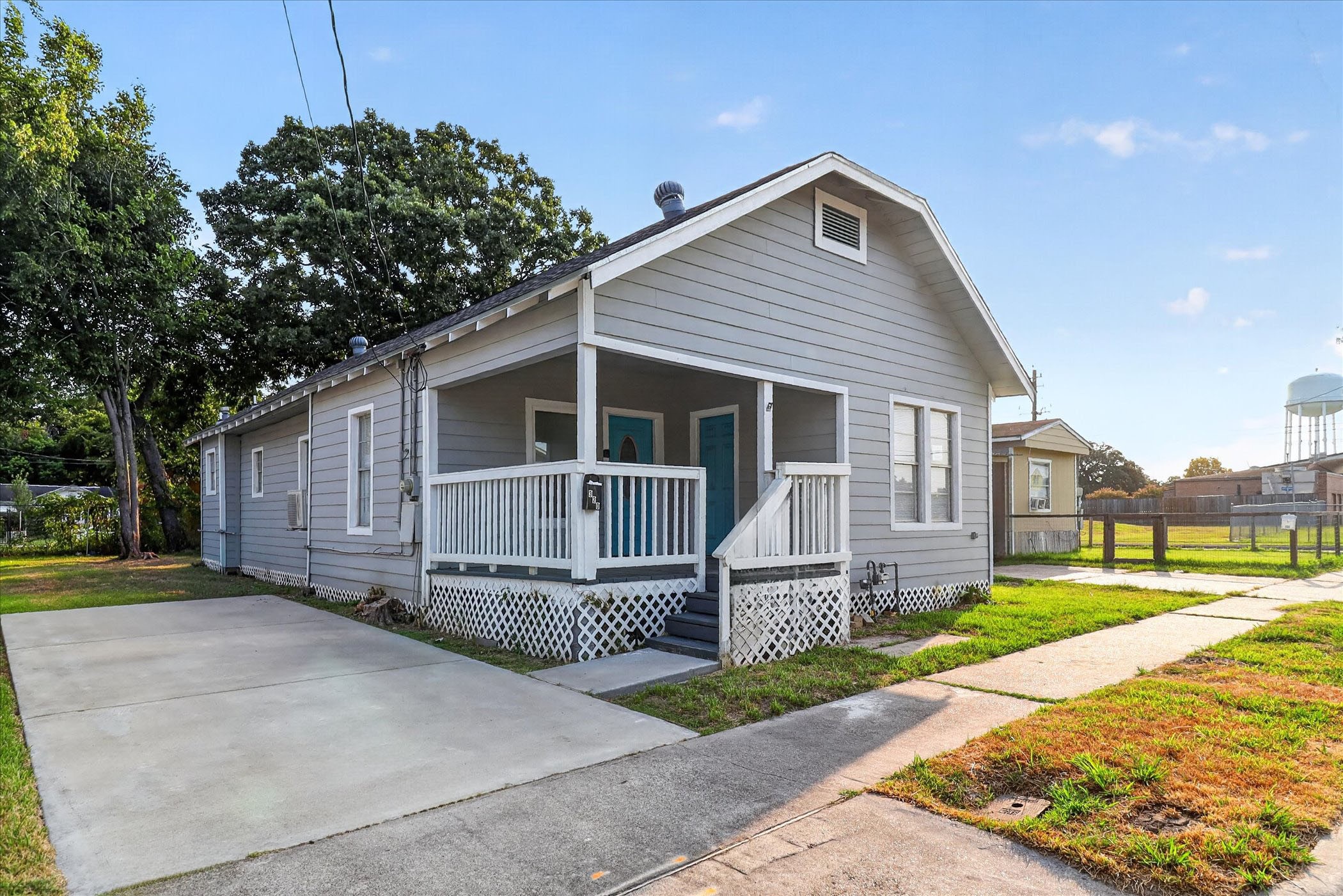 Listing photo 2
