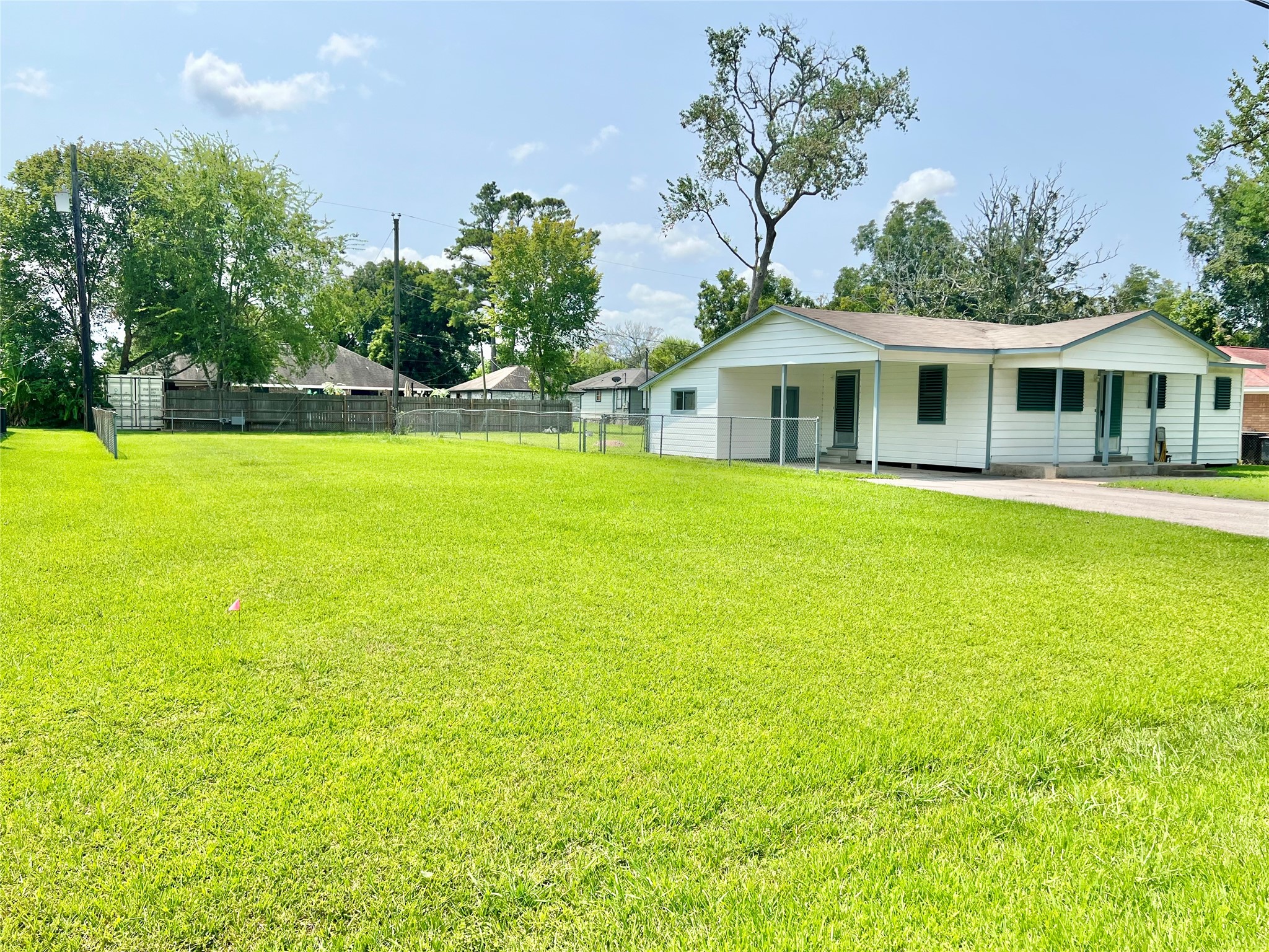 Listing photo 3