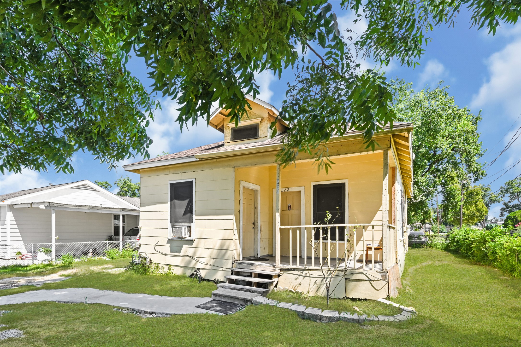 Listing photo 1