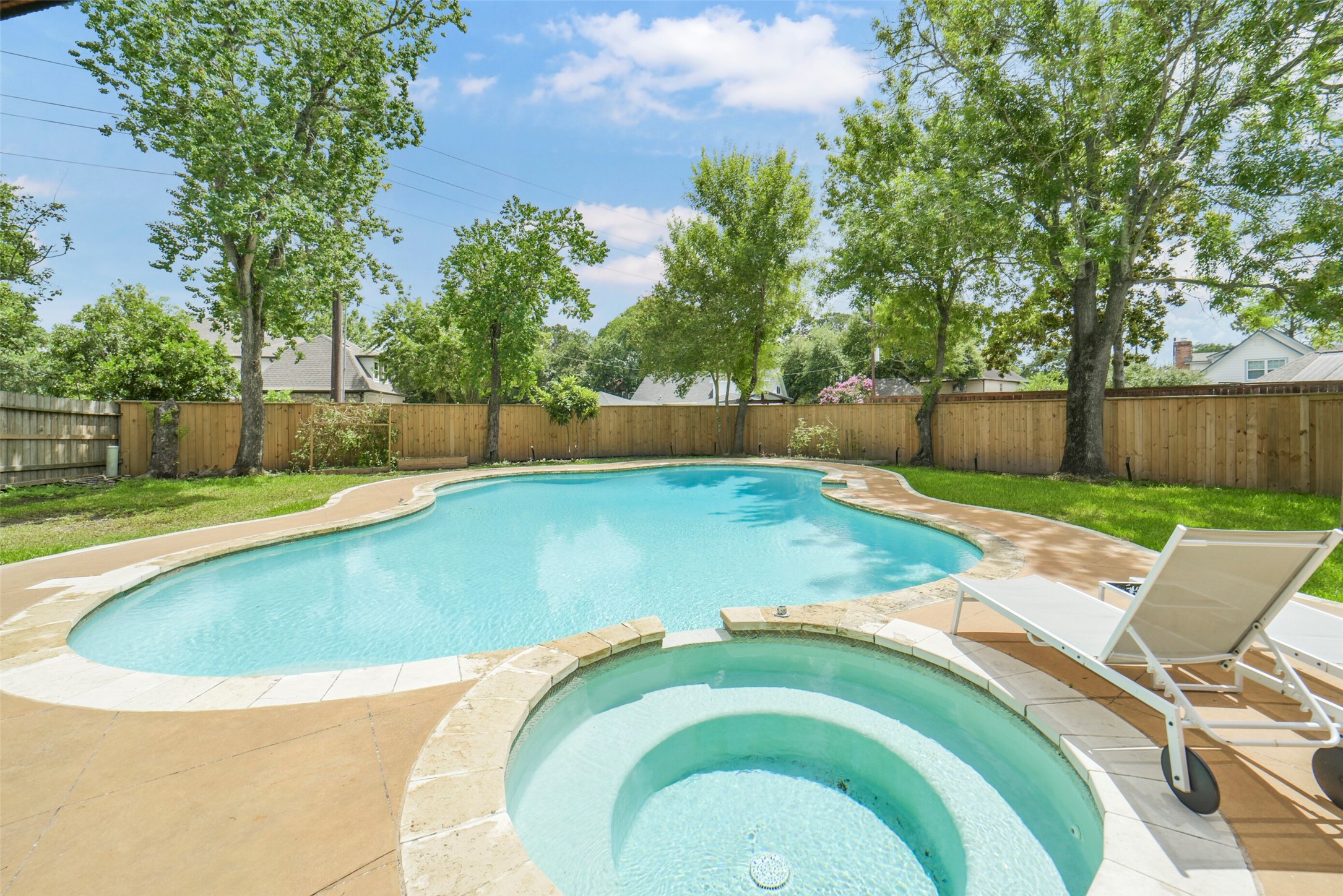 414 Bauxhall Court