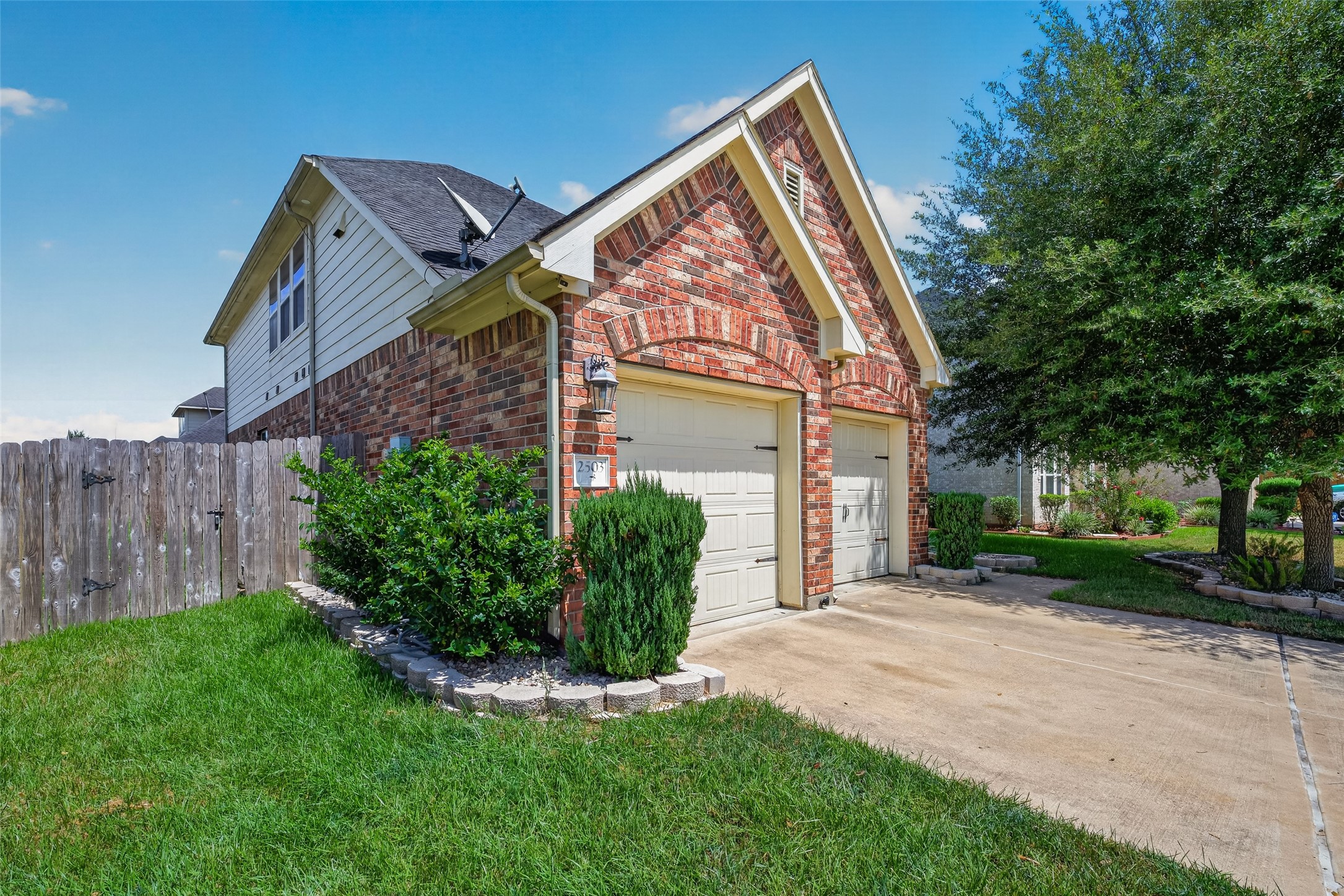 Listing photo 2
