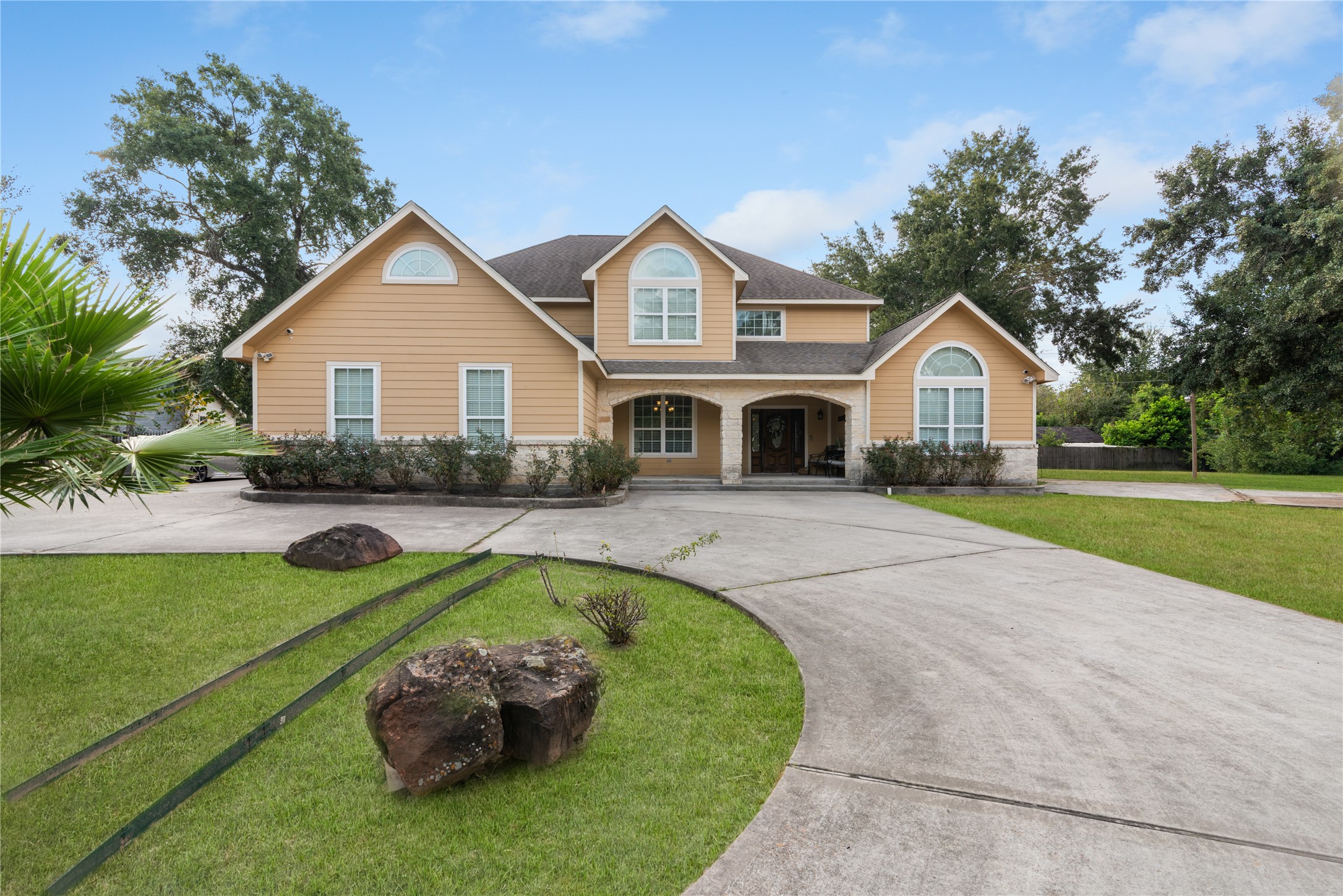 Listing photo 1