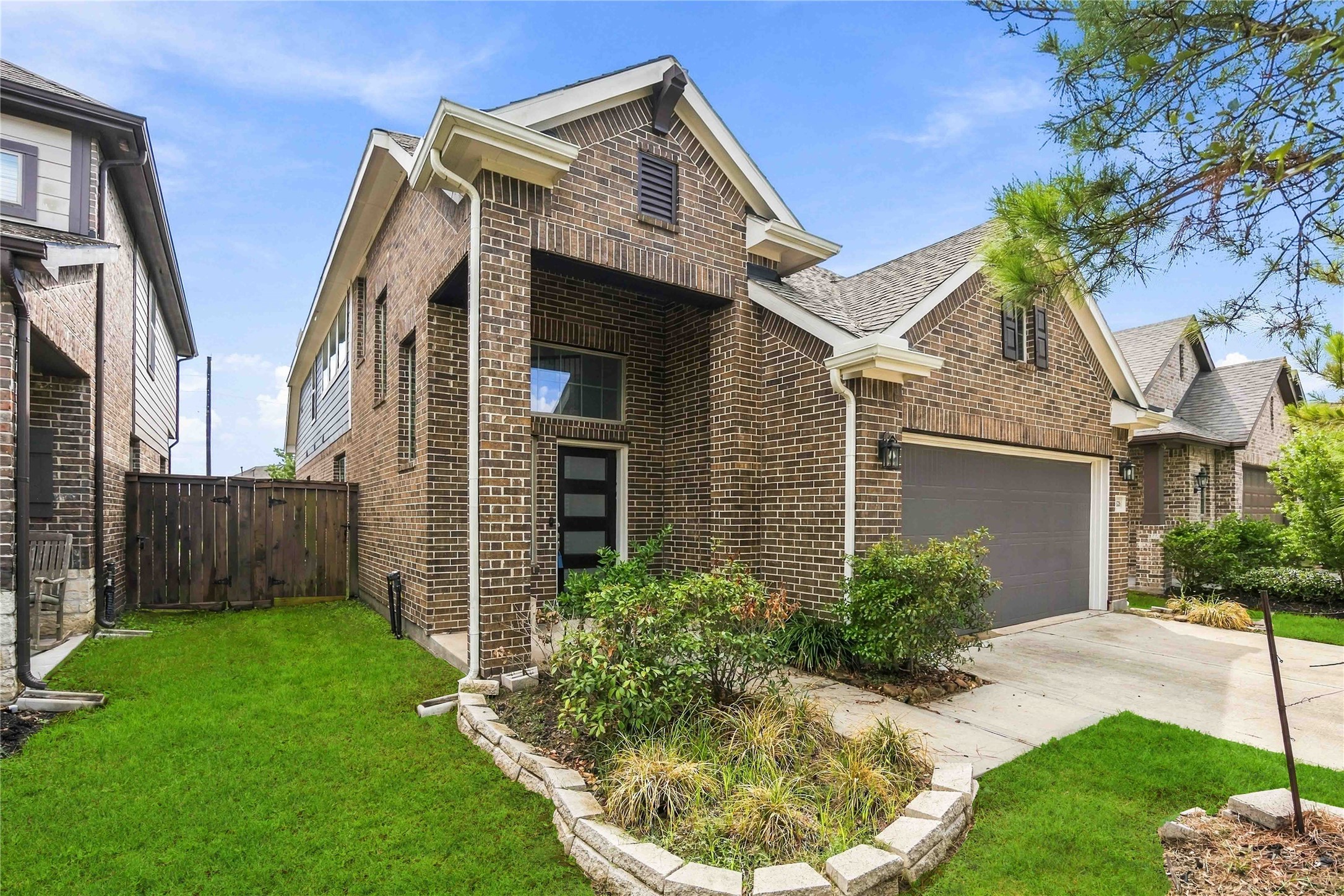 Listing photo 2