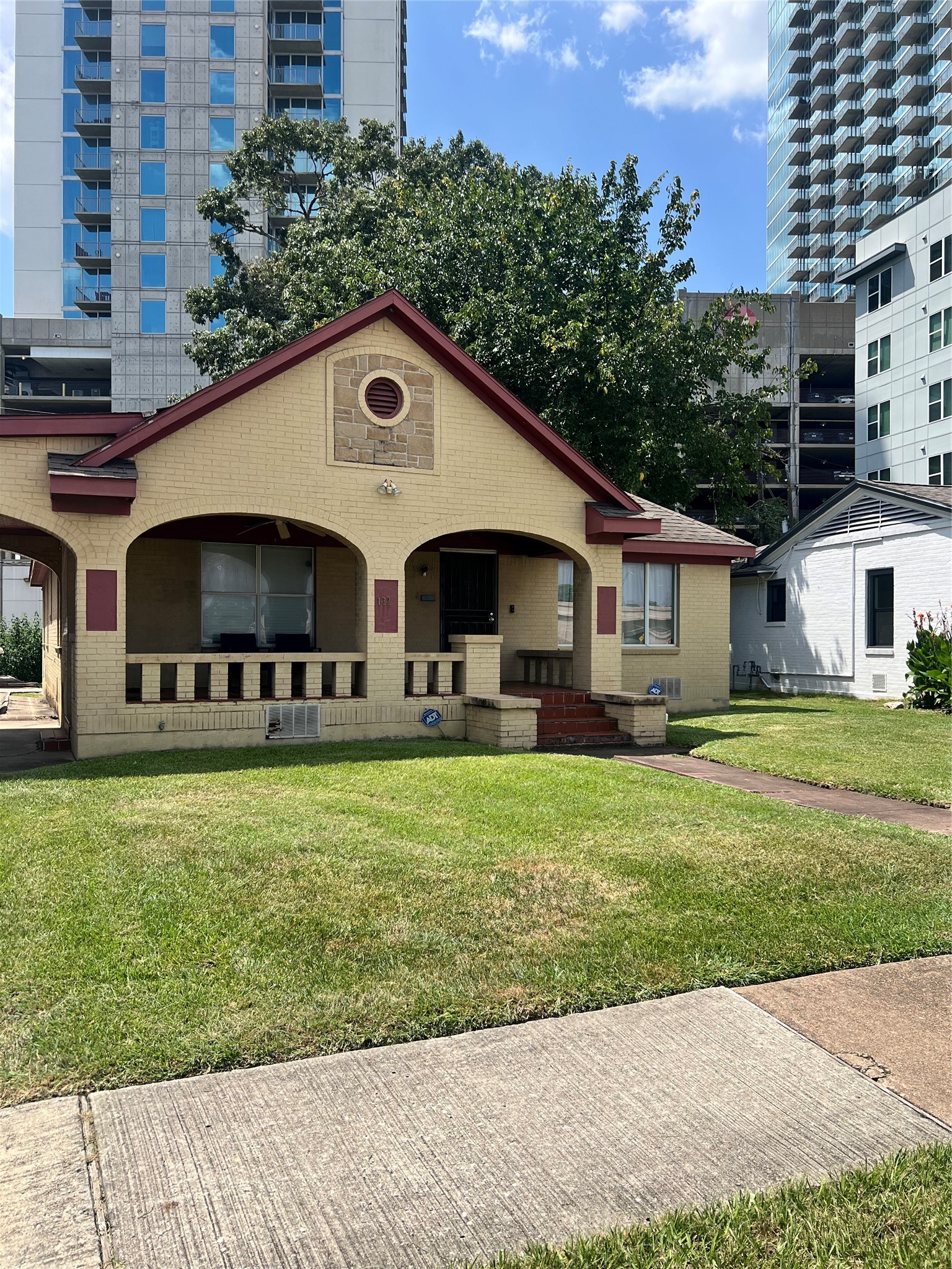 Listing photo 3