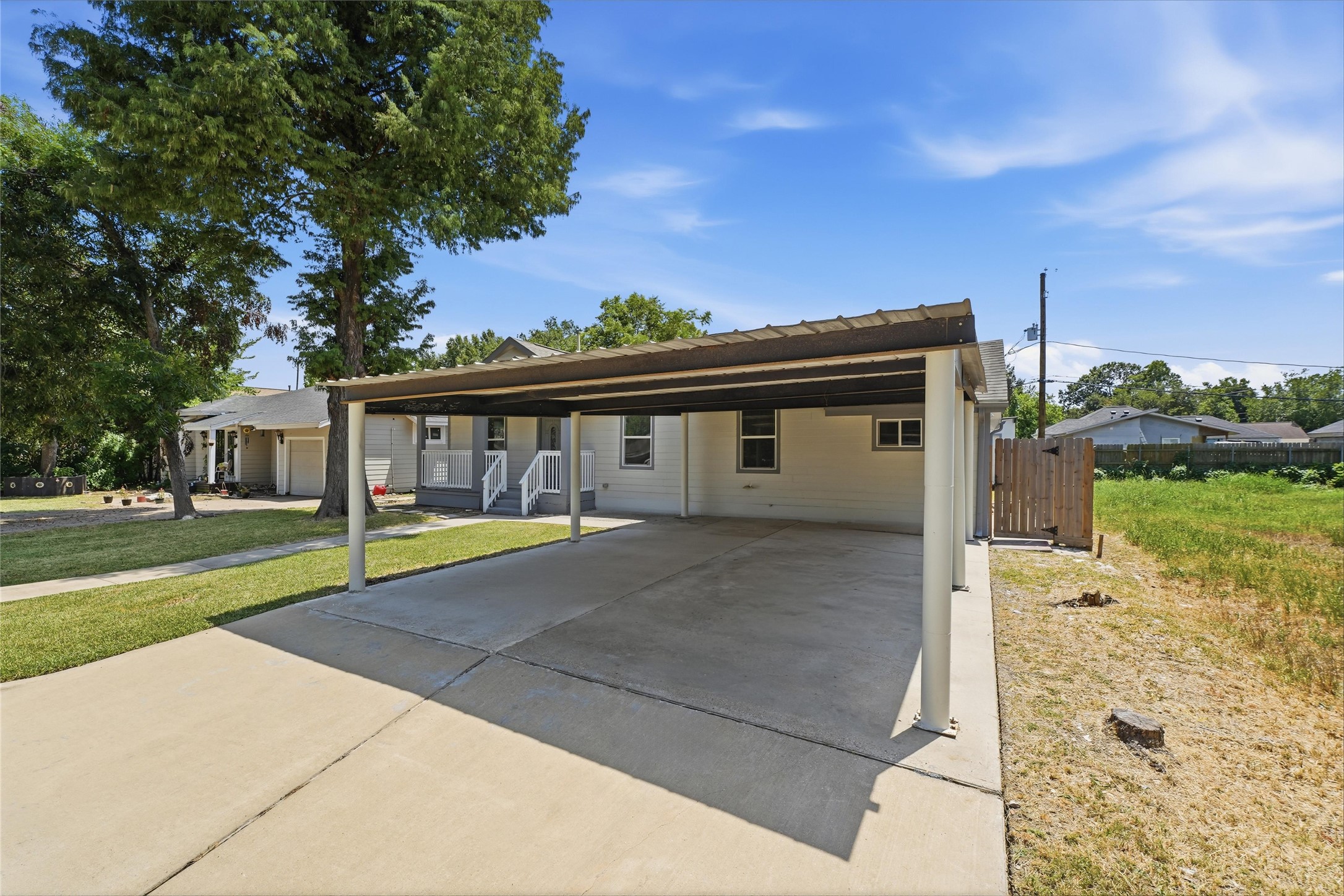 Listing photo 3