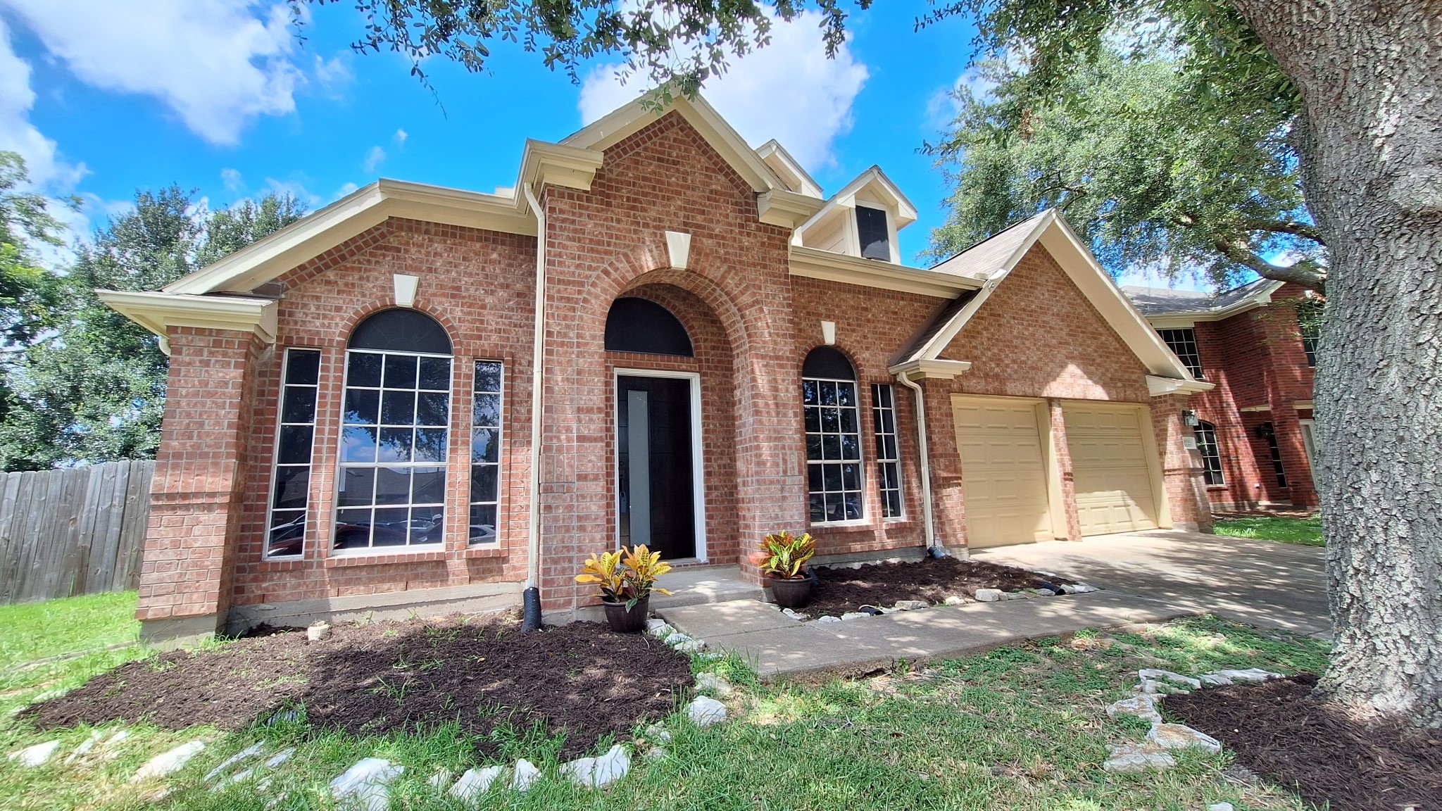 Listing photo 1