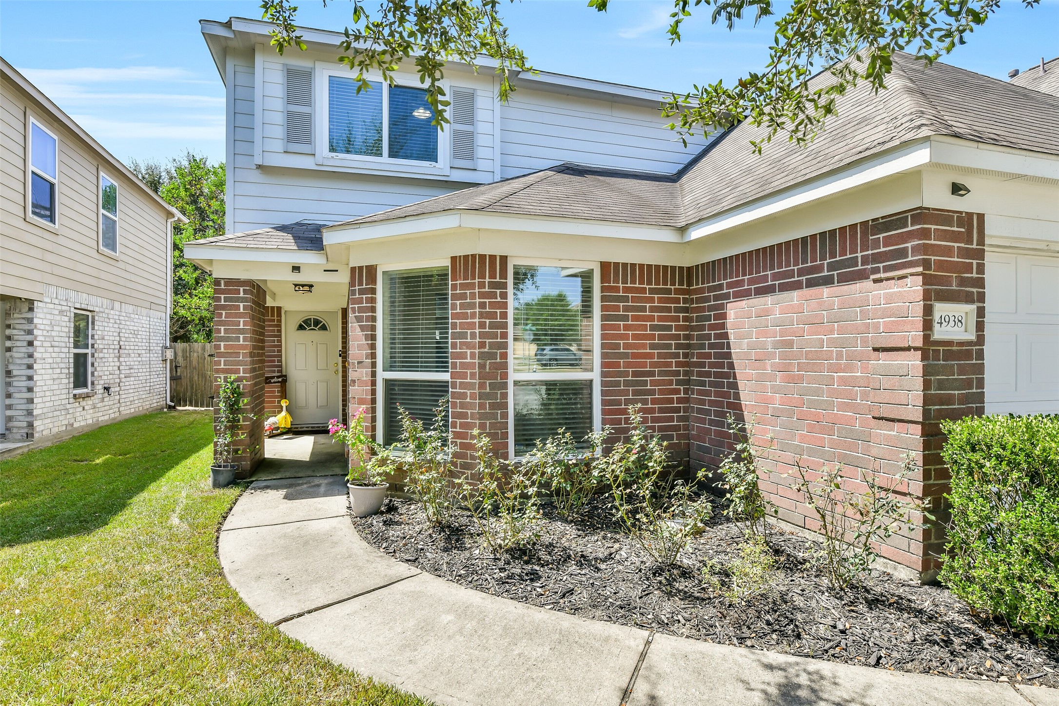 Listing photo 2