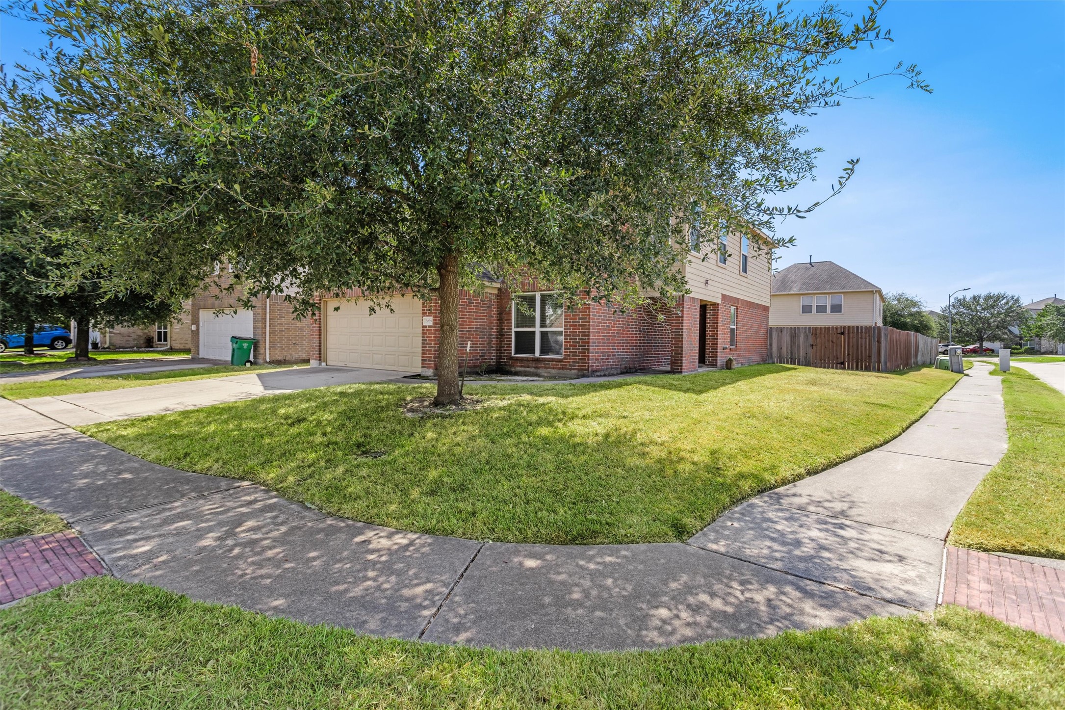 Listing photo 3