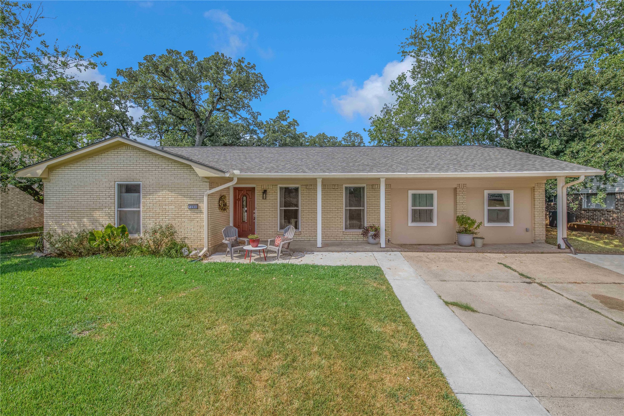 Listing photo 1