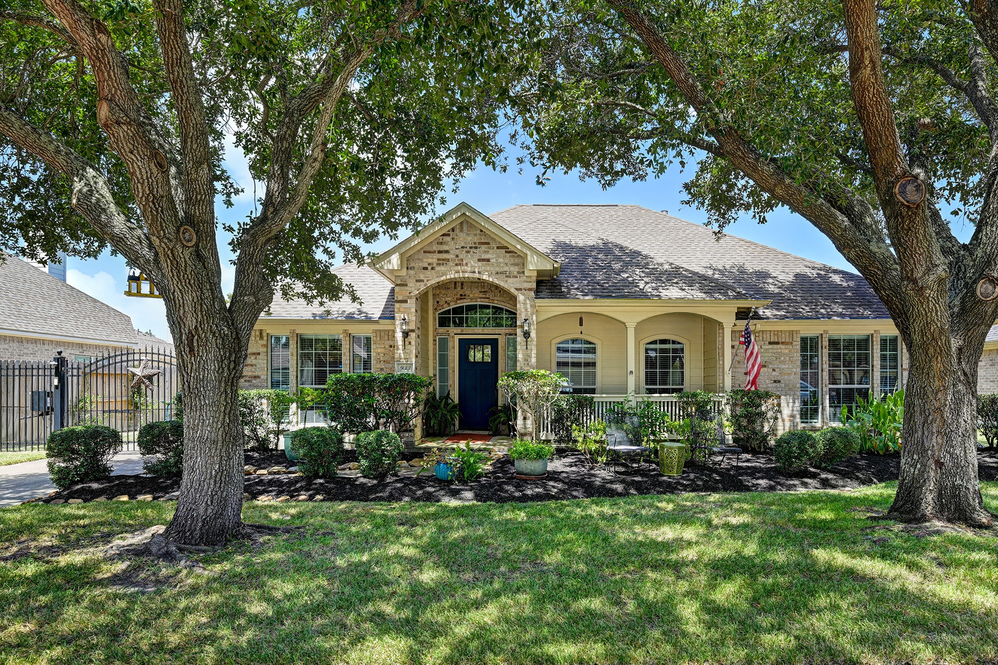 Listing photo 2