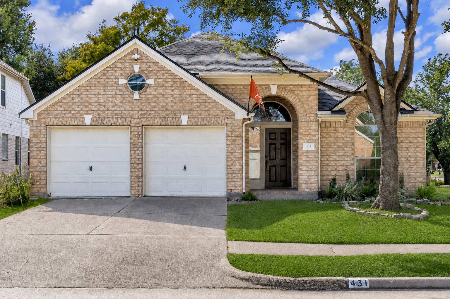 Listing photo 1